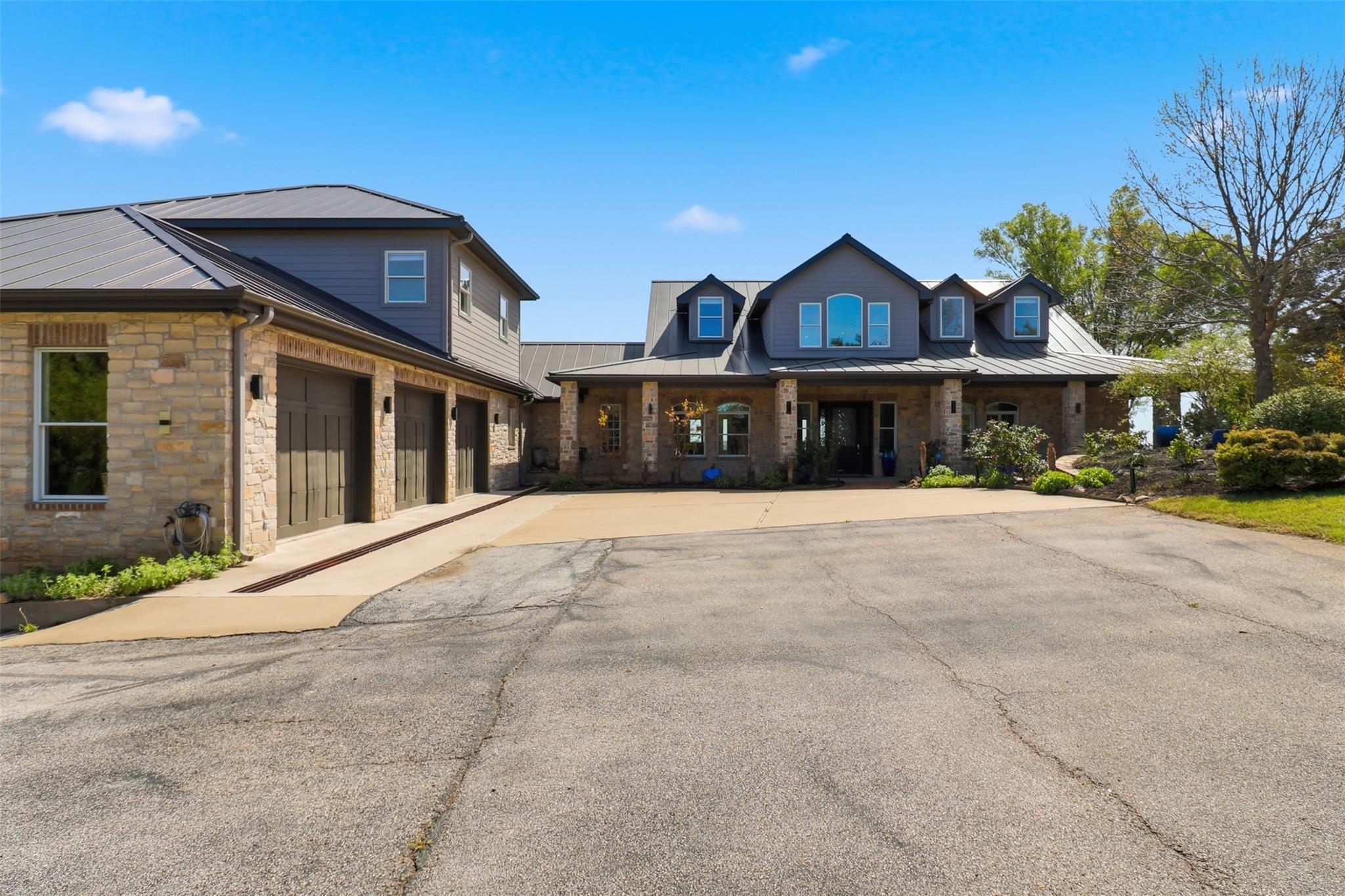 1071 Escalar Dr, Buchanan Dam, TX 78609