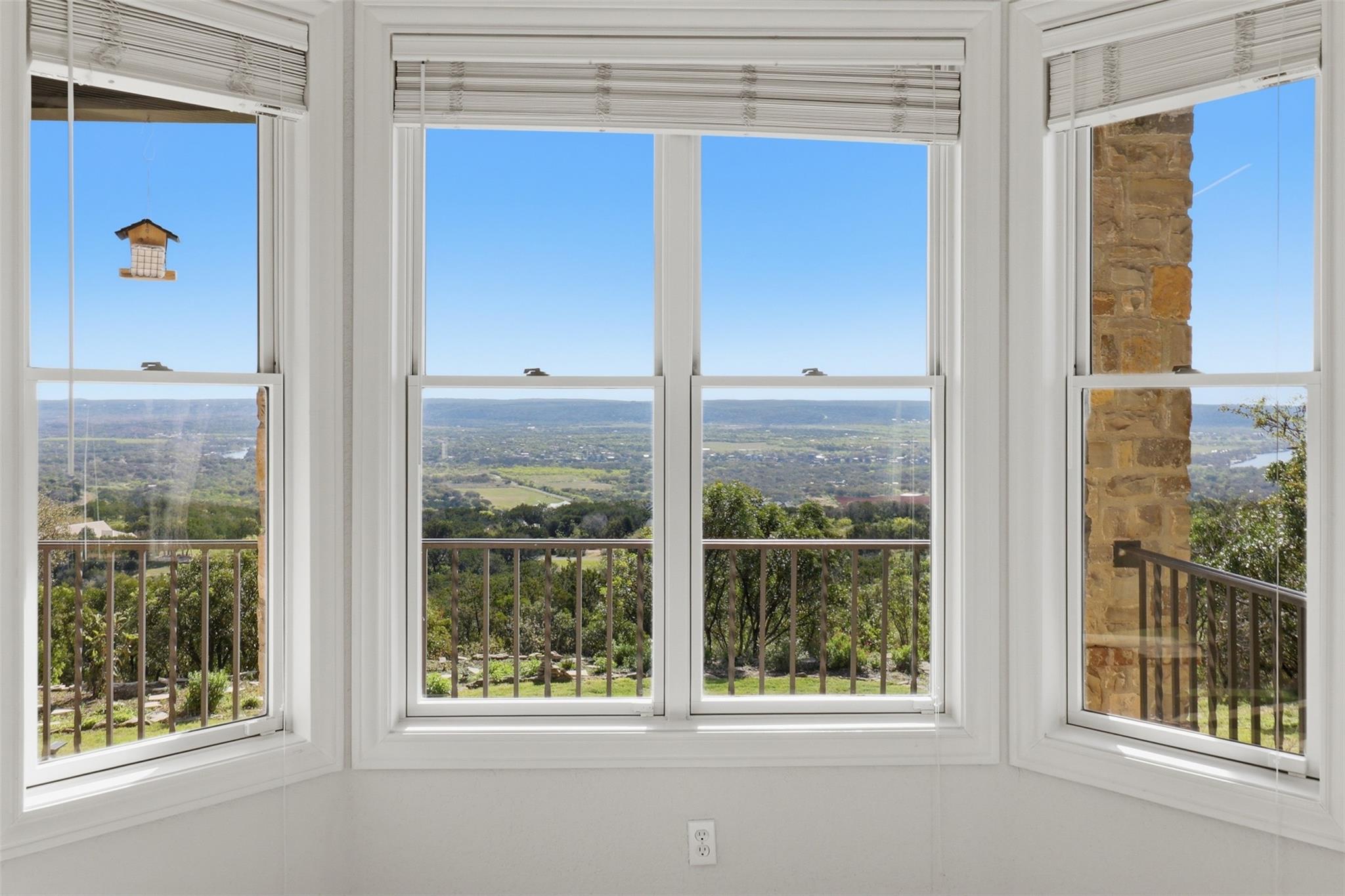 1071 Escalar Dr, Buchanan Dam, TX 78609
