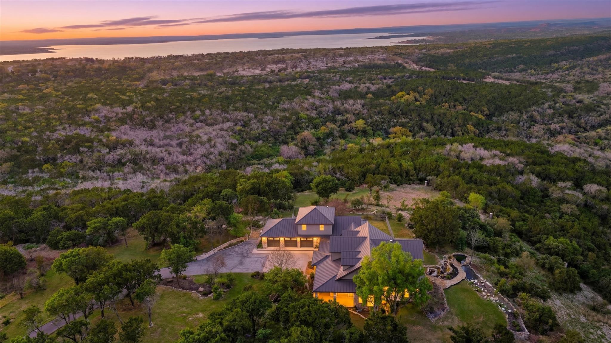 1071 Escalar Dr, Buchanan Dam, TX 78609