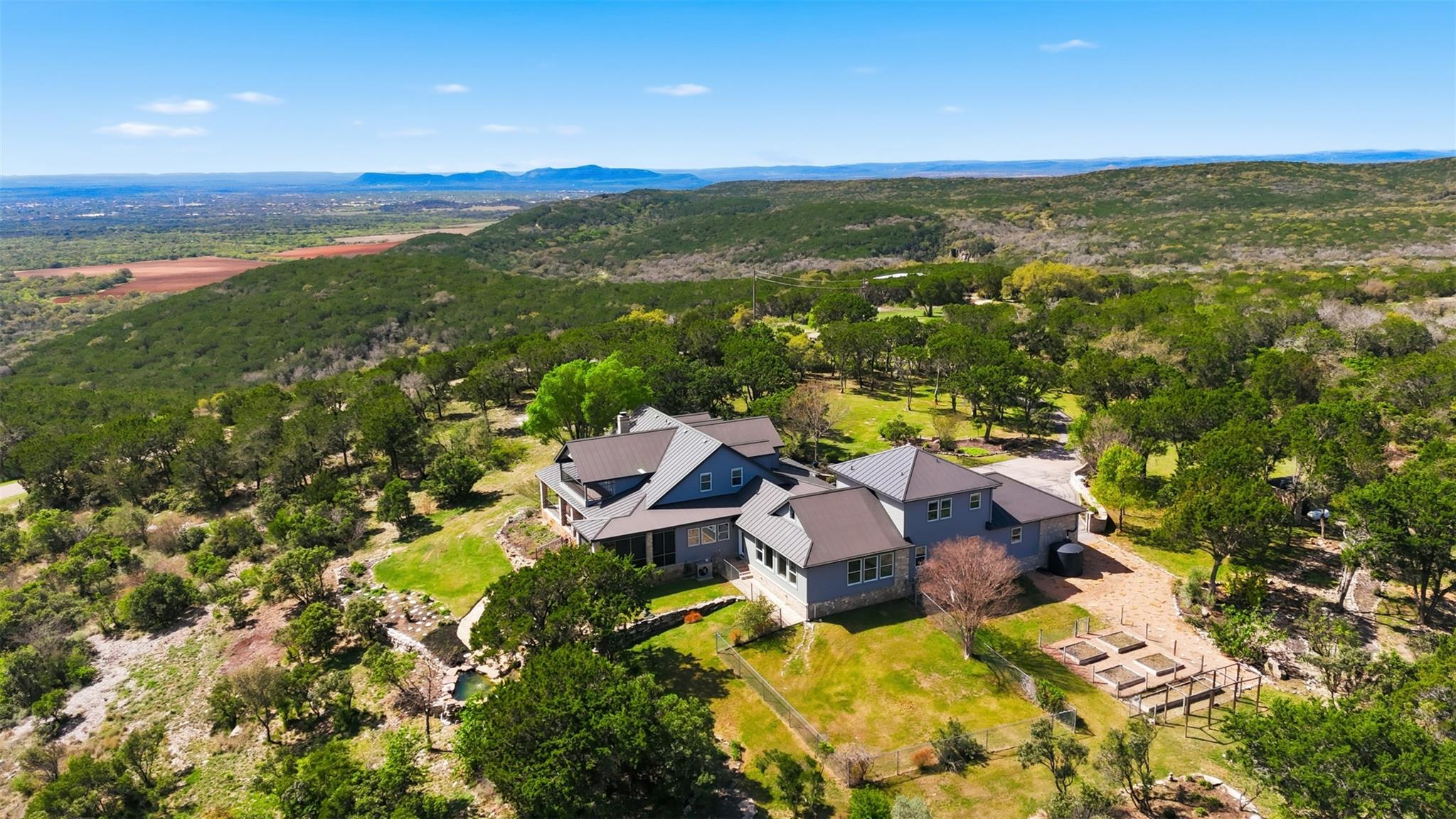 1071 Escalar Dr, Buchanan Dam, TX 78609