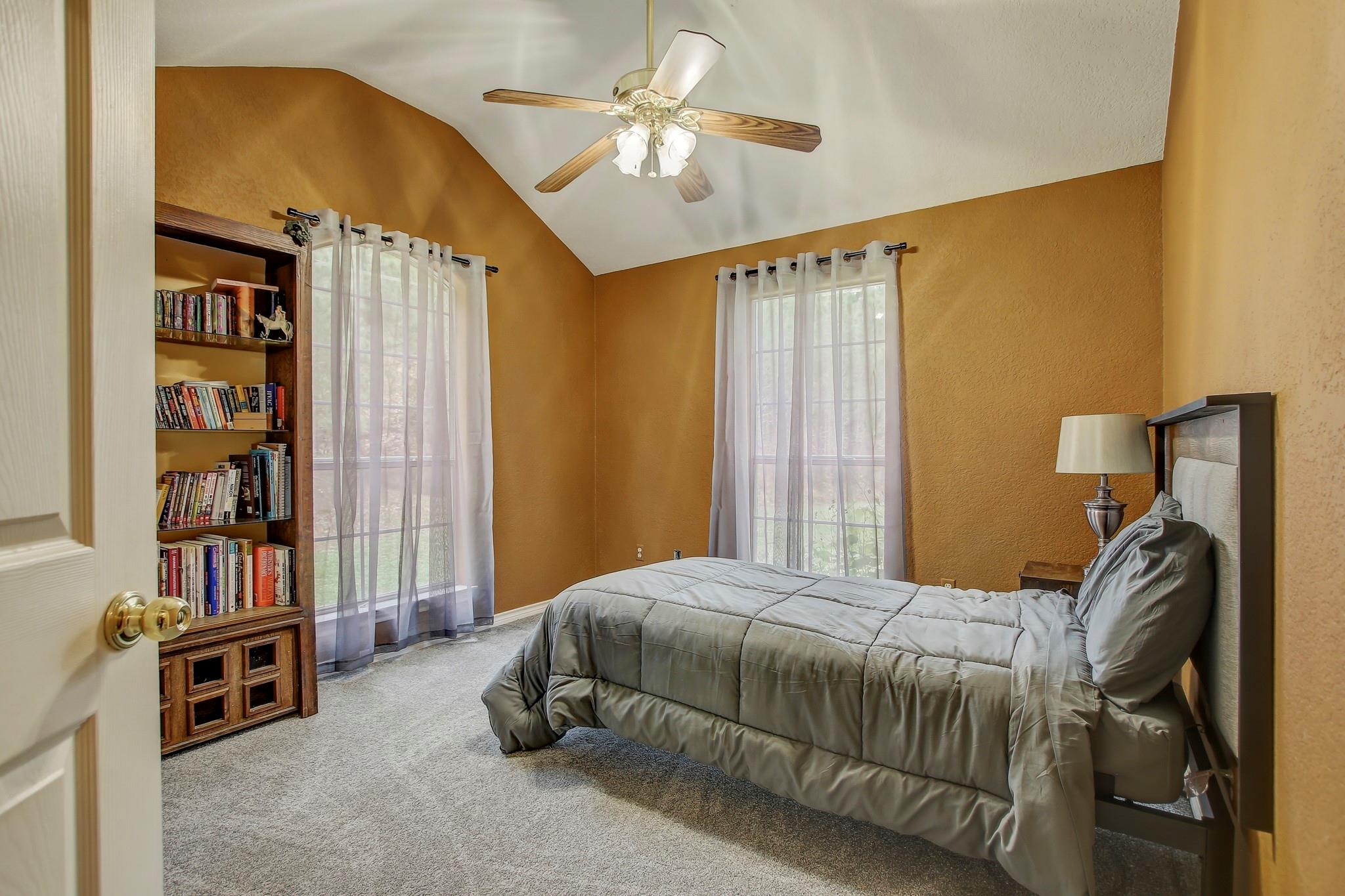 211 Ulupau Cir, Bastrop, TX 78602