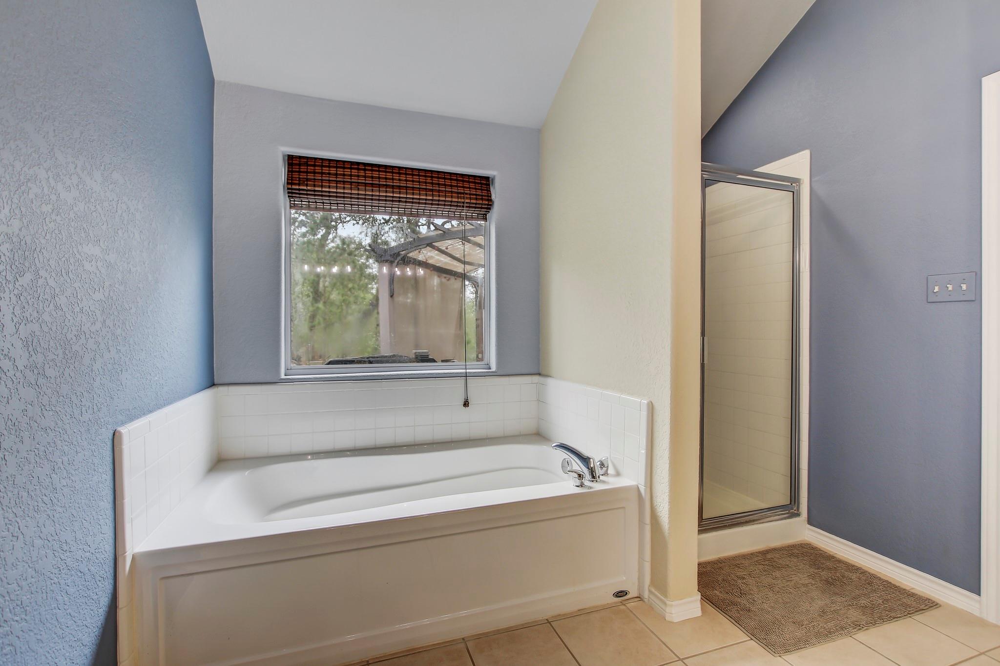 211 Ulupau Cir, Bastrop, TX 78602