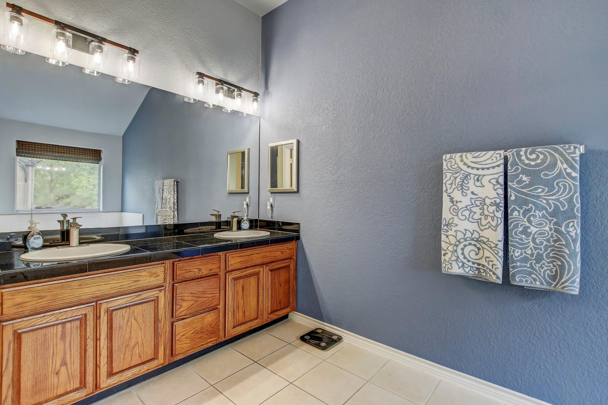 211 Ulupau Cir, Bastrop, TX 78602