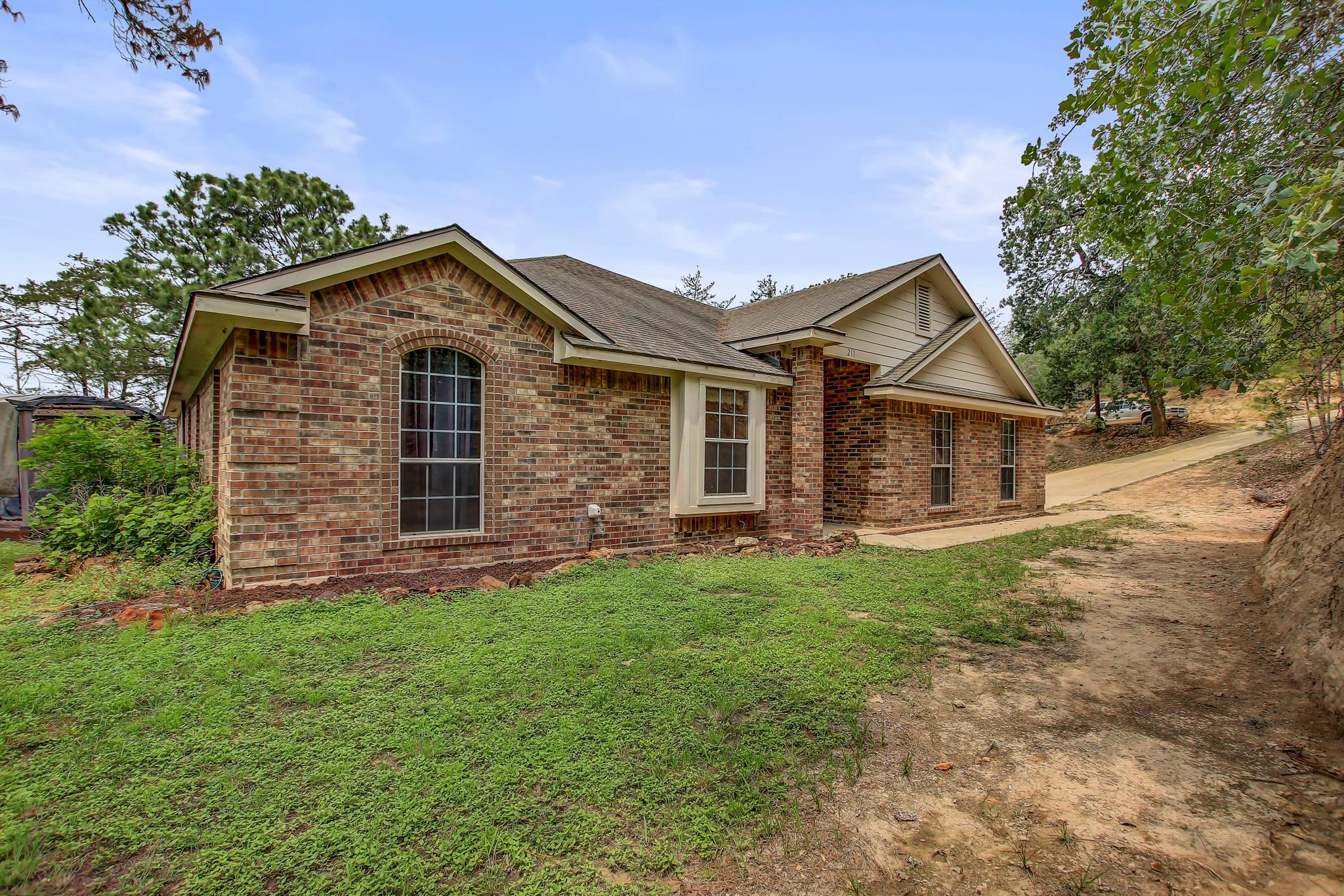 211 Ulupau Cir, Bastrop, TX 78602