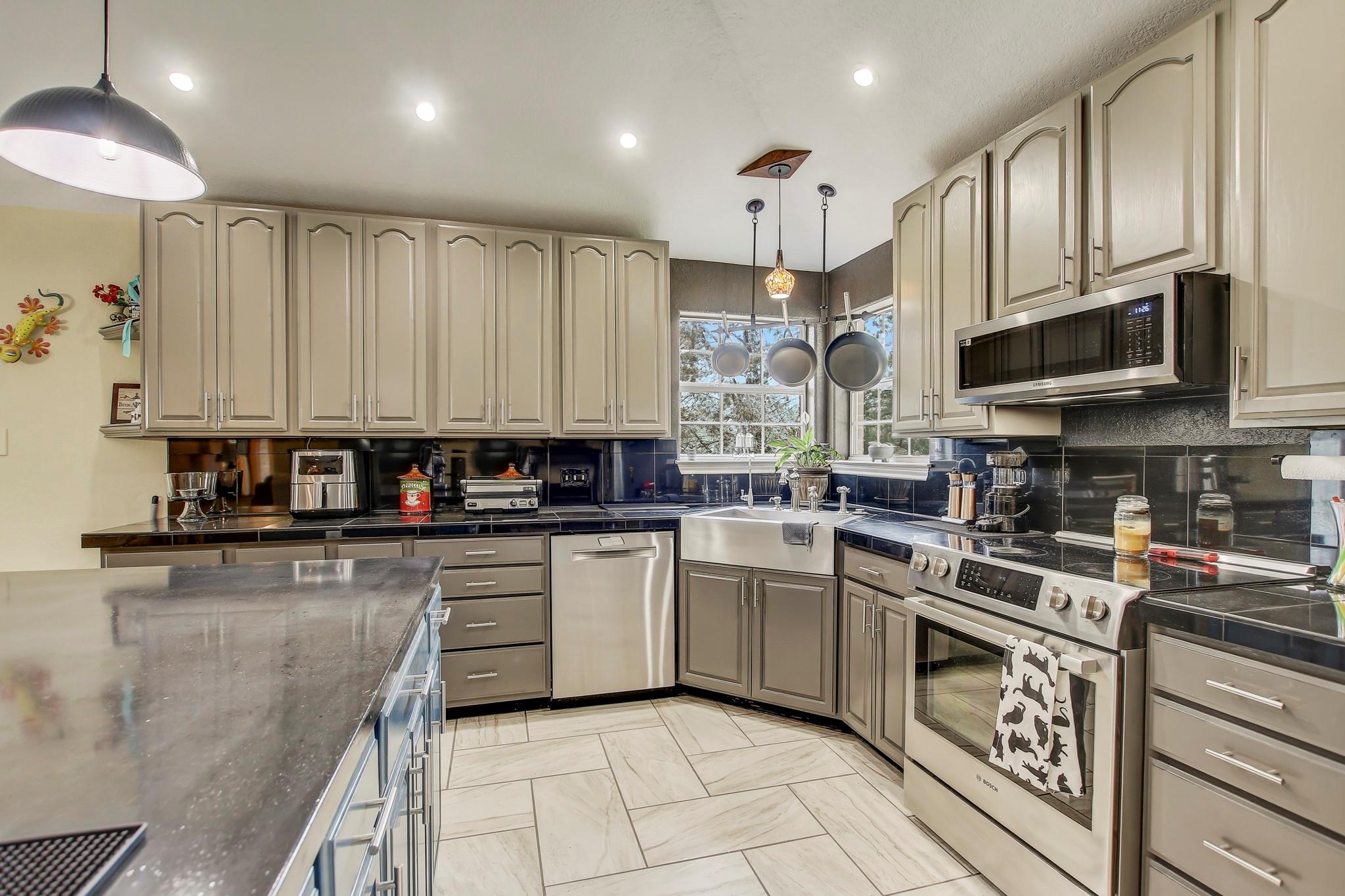 211 Ulupau Cir, Bastrop, TX 78602