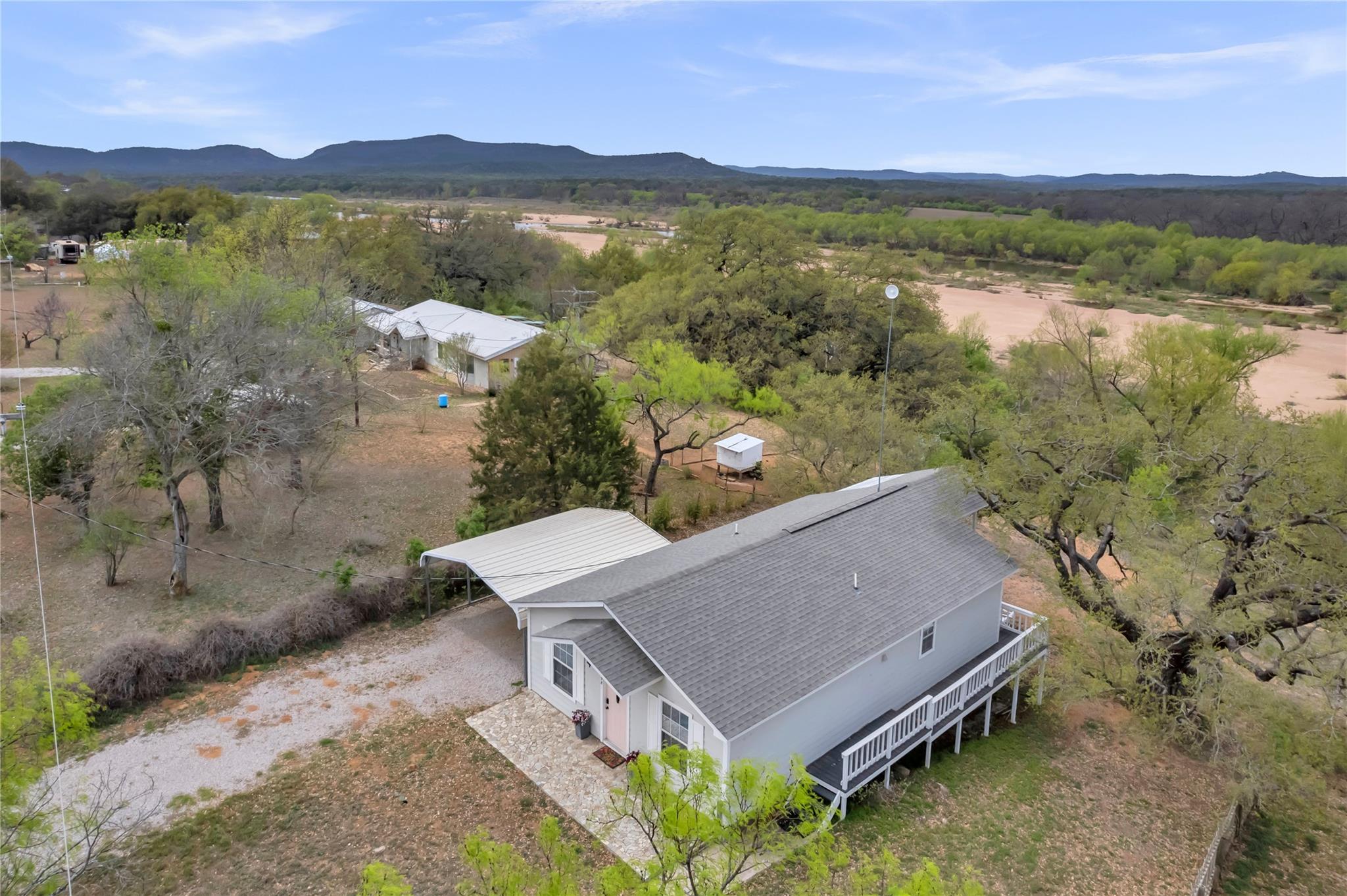 5898 RIVER OAKS Dr, Kingsland, TX 78639