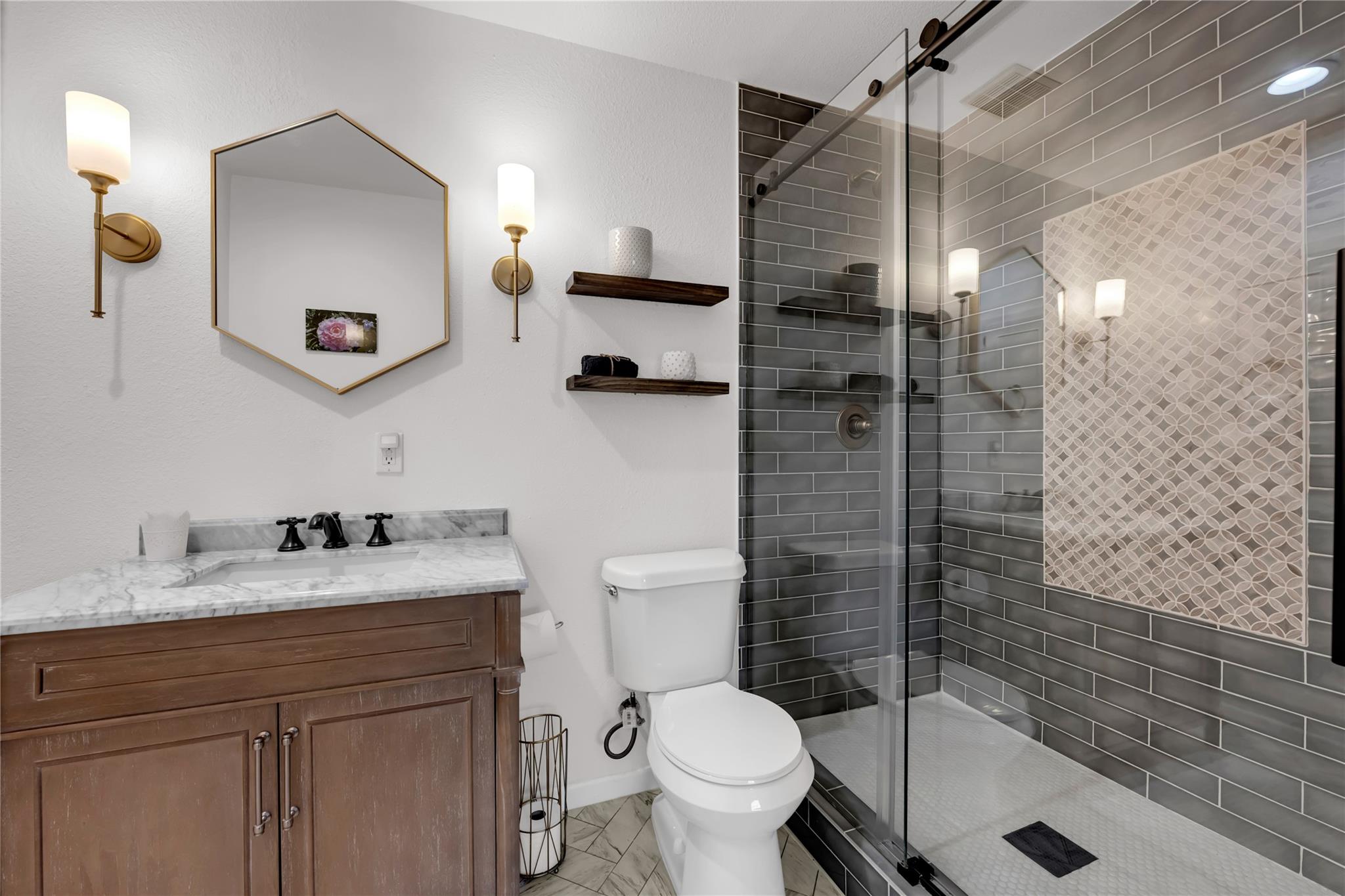 5898 RIVER OAKS Dr, Kingsland, TX 78639