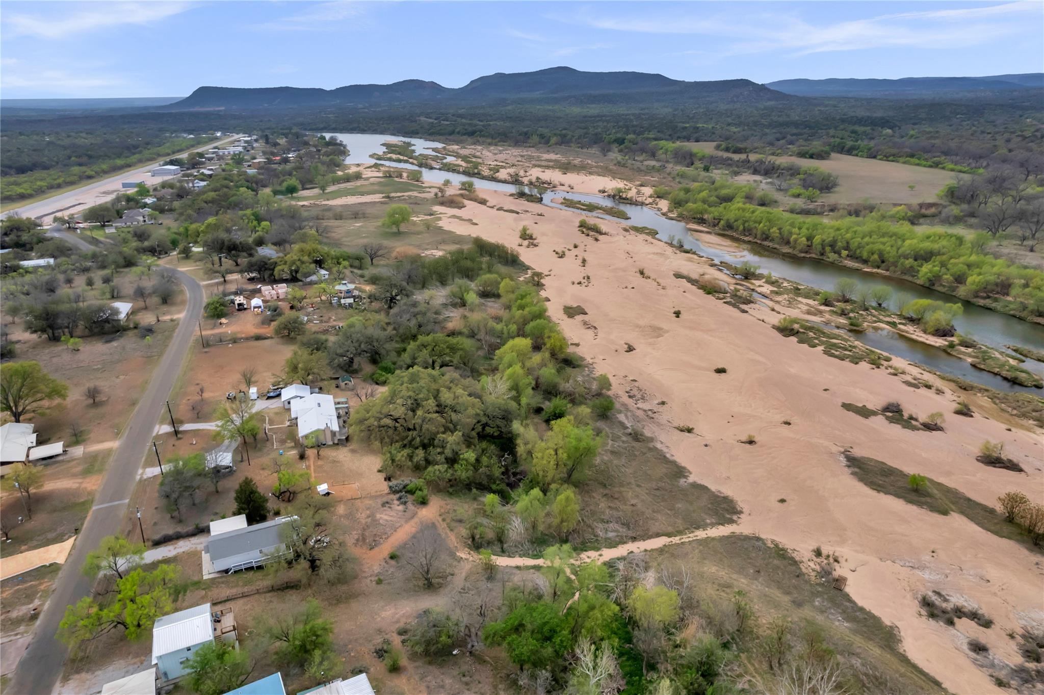 5898 RIVER OAKS Dr, Kingsland, TX 78639