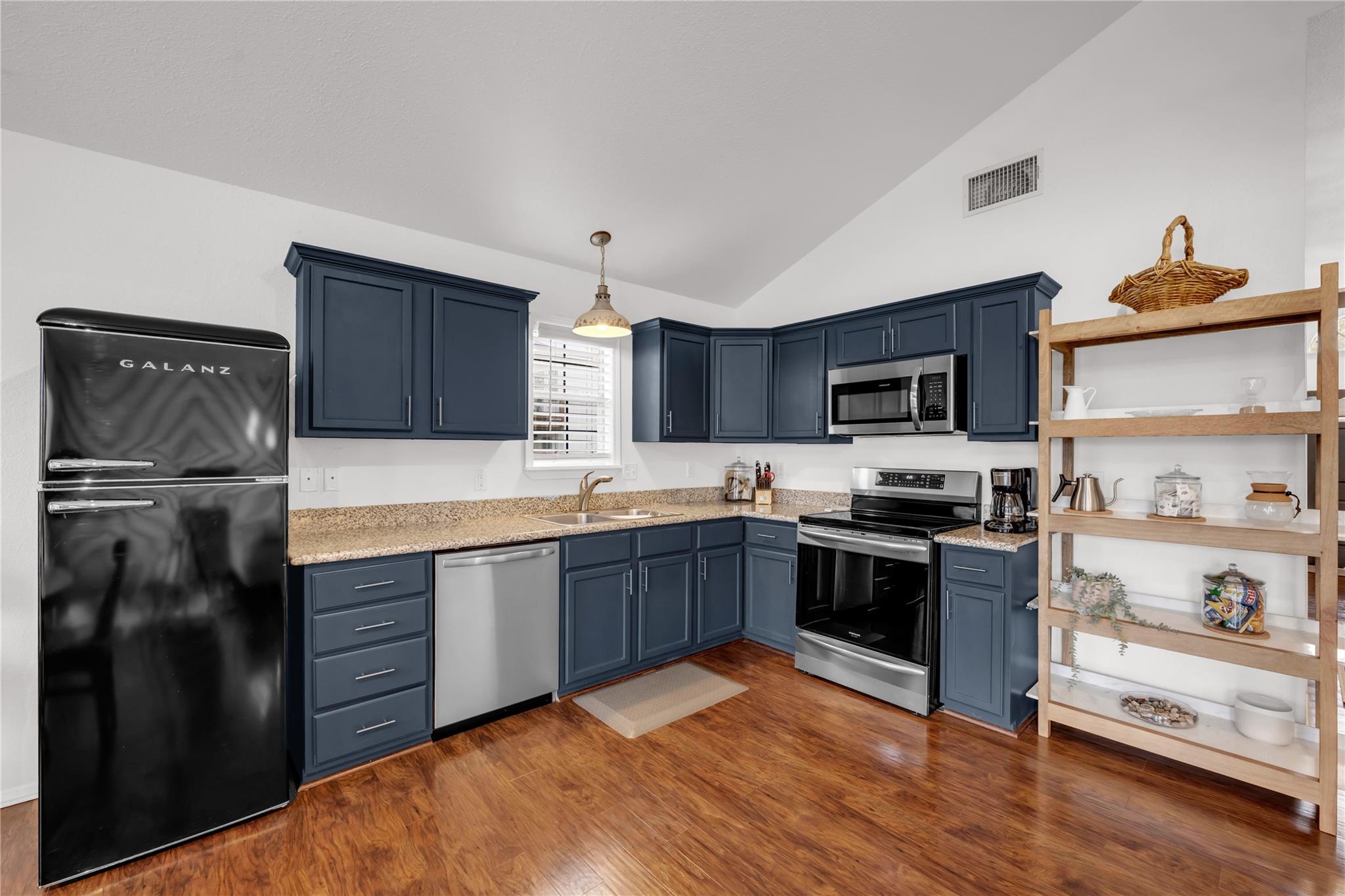 5898 RIVER OAKS Dr, Kingsland, TX 78639