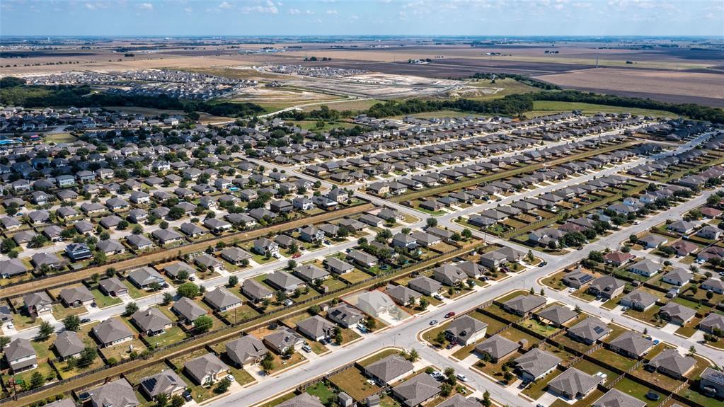 710 Mitchell Dr, Hutto, TX 78634