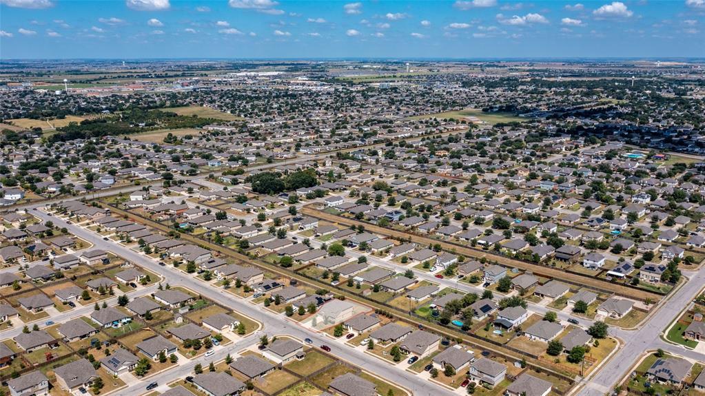 710 Mitchell Dr, Hutto, TX 78634
