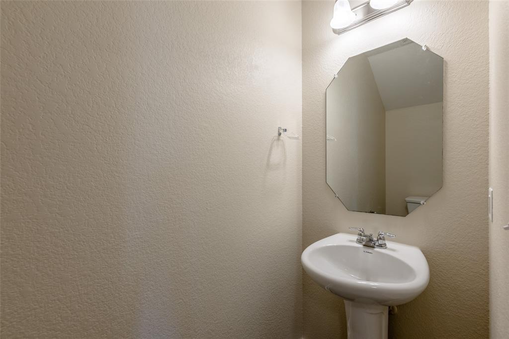 710 Mitchell Dr, Hutto, TX 78634