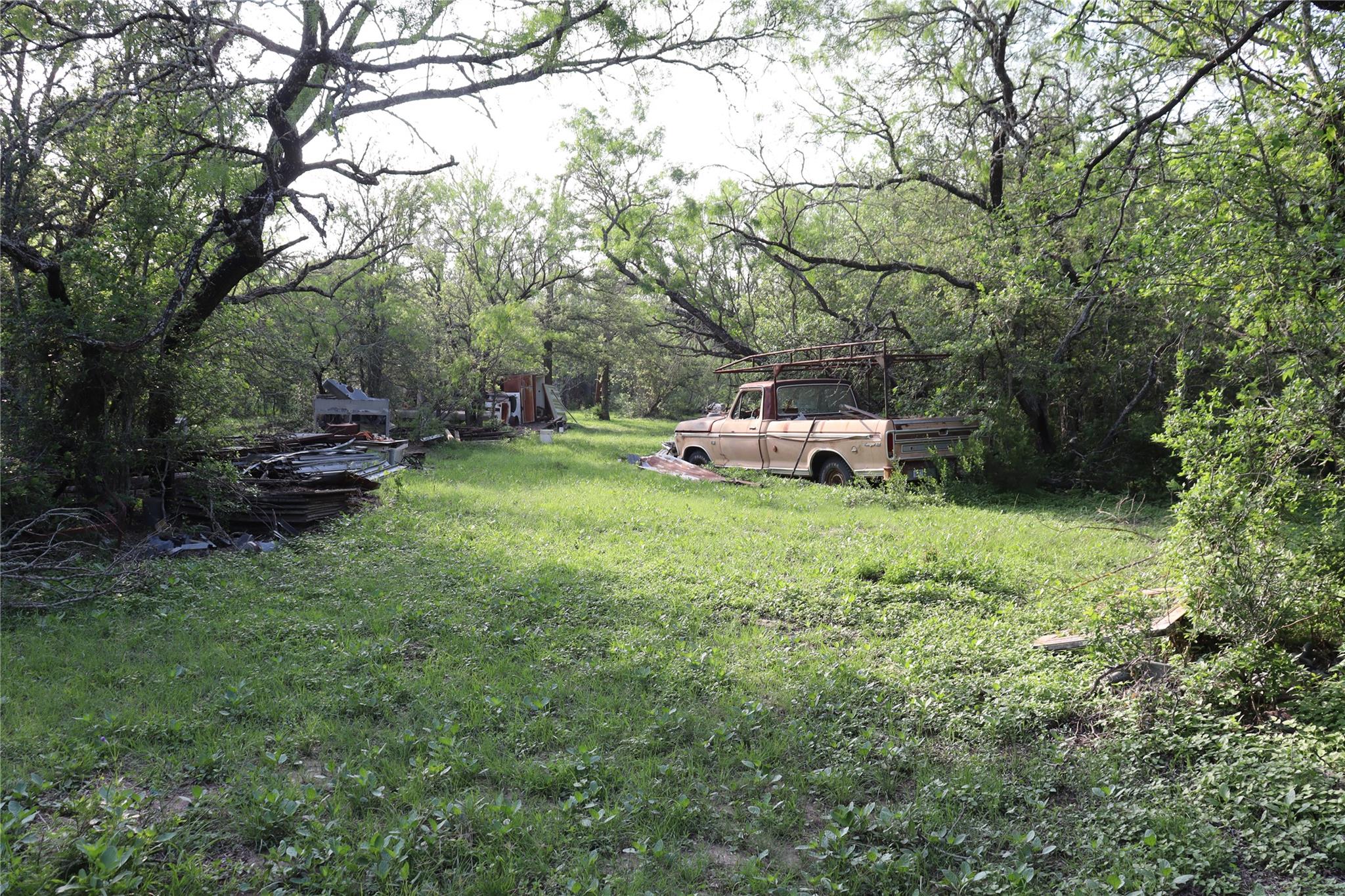 320 Hillcrest Ln, Dale, TX 78616