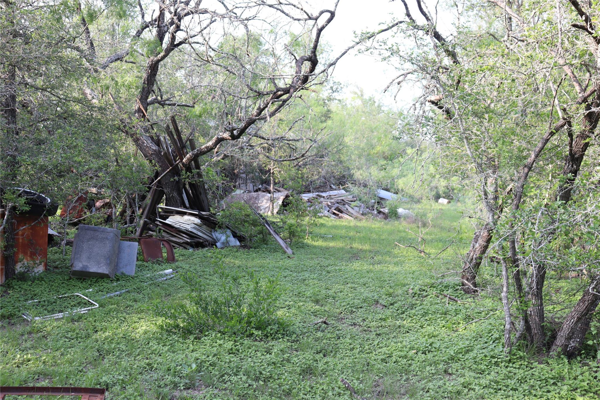 320 Hillcrest Ln, Dale, TX 78616