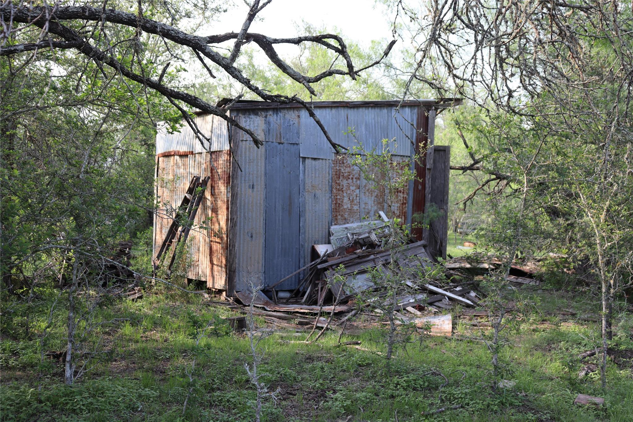 320 Hillcrest Ln, Dale, TX 78616