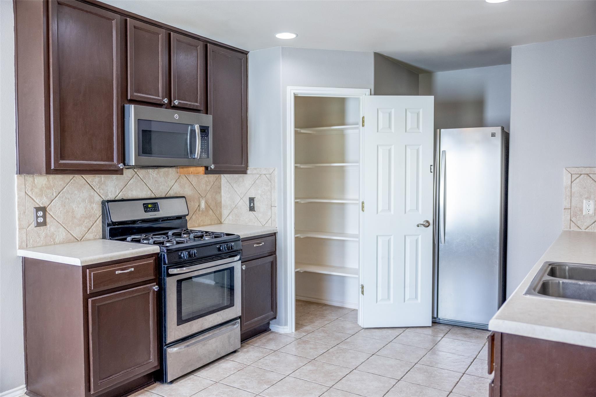 3931 Bonnie Ln, Round Rock, TX 78665