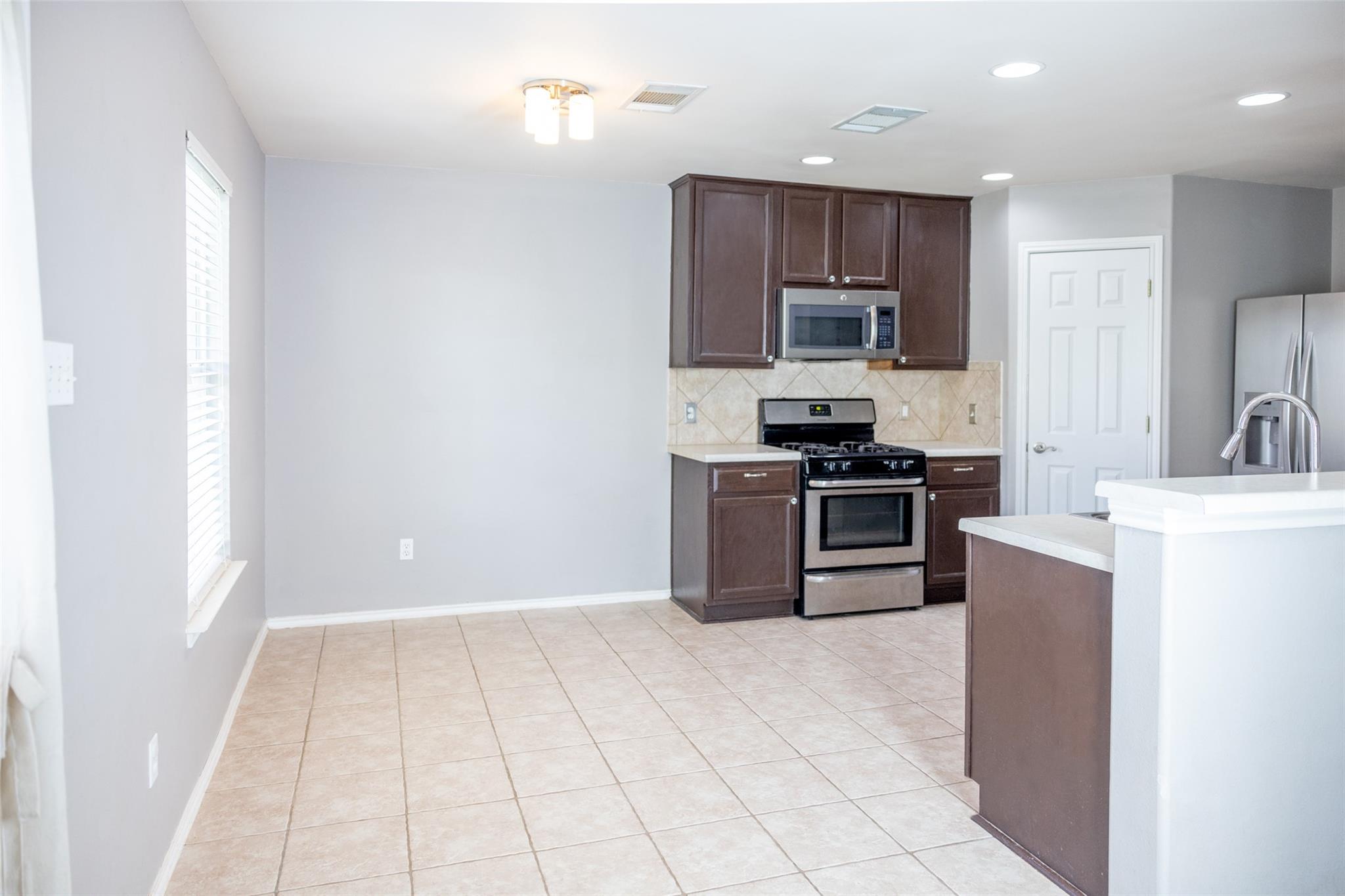 3931 Bonnie Ln, Round Rock, TX 78665