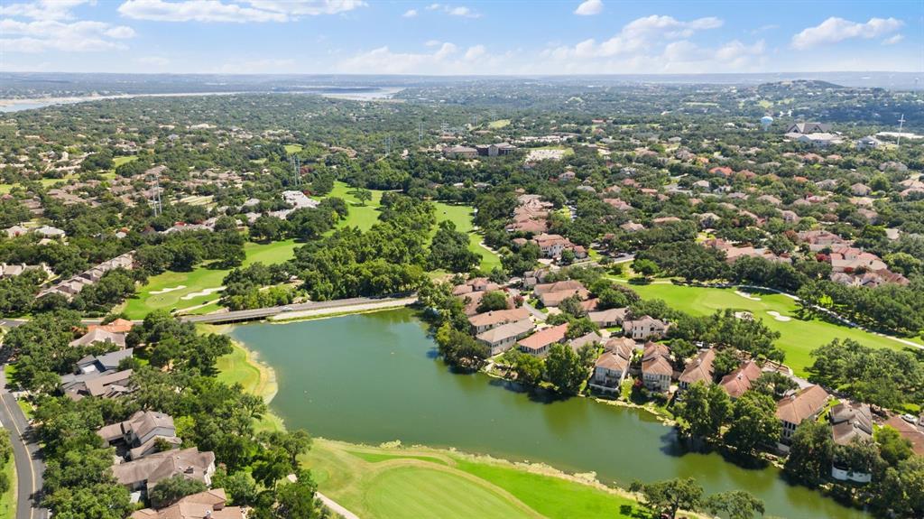 105 Birdie Dr, The Hills, TX 78738