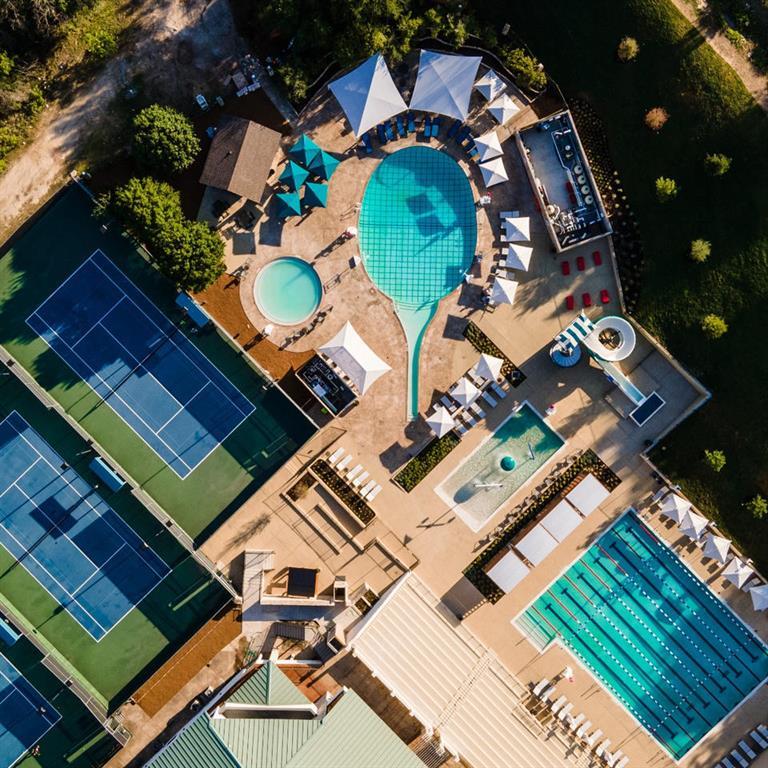 105 Birdie Dr, The Hills, TX 78738