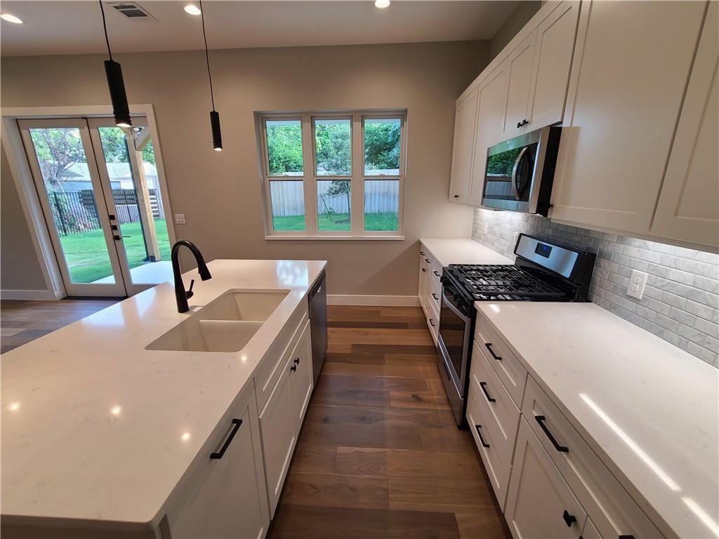 907 E 44th St # B, Austin, TX 78751