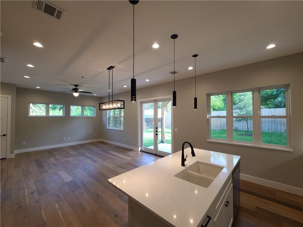 907 E 44th St # B, Austin, TX 78751