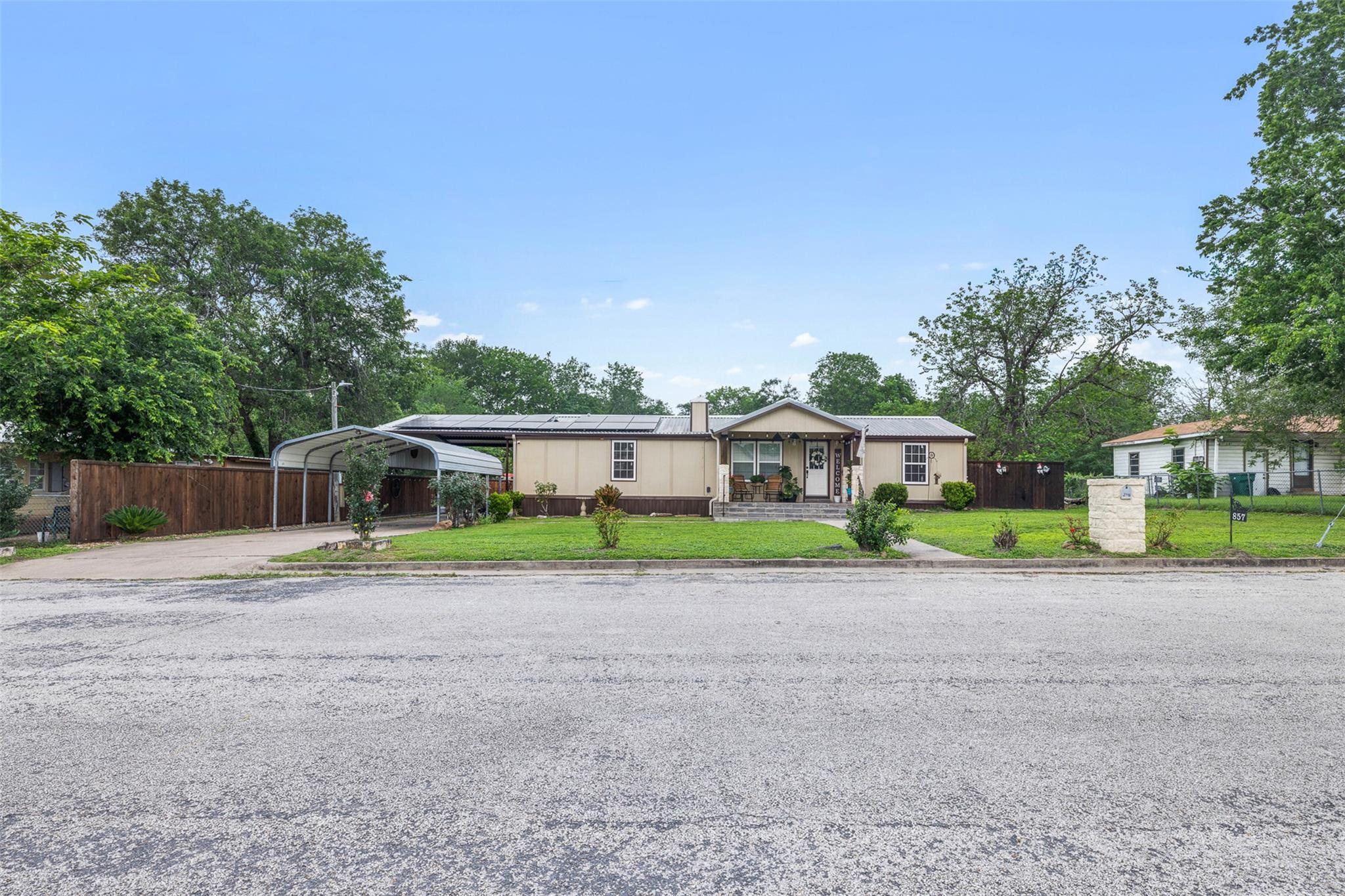 857 E Guadalupe St, La Grange, TX 78945