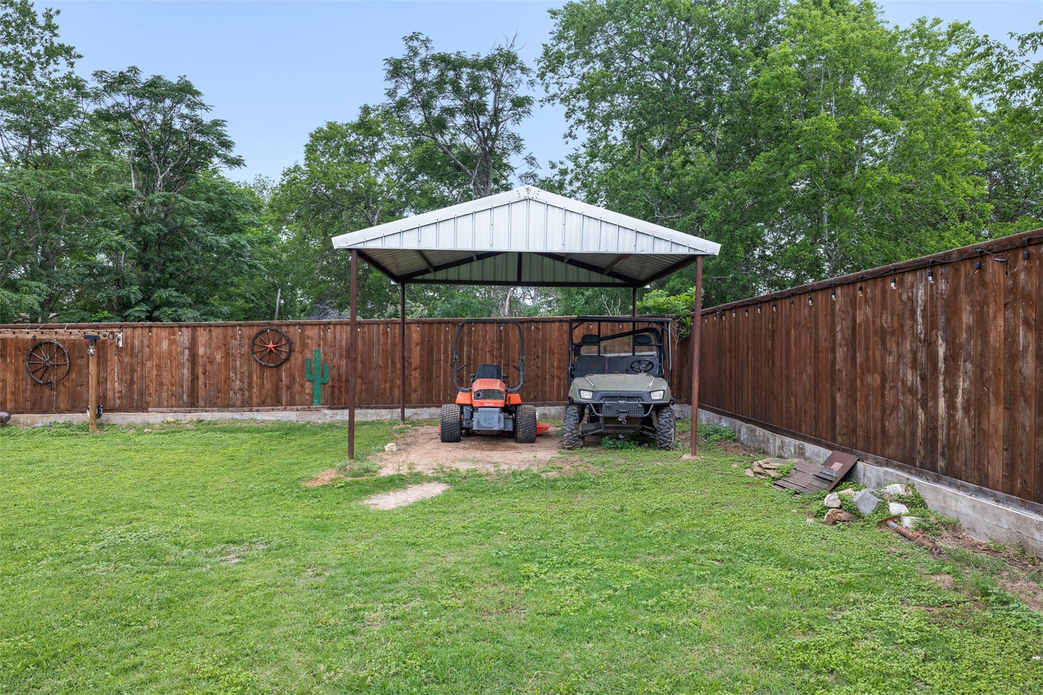 857 E Guadalupe St, La Grange, TX 78945