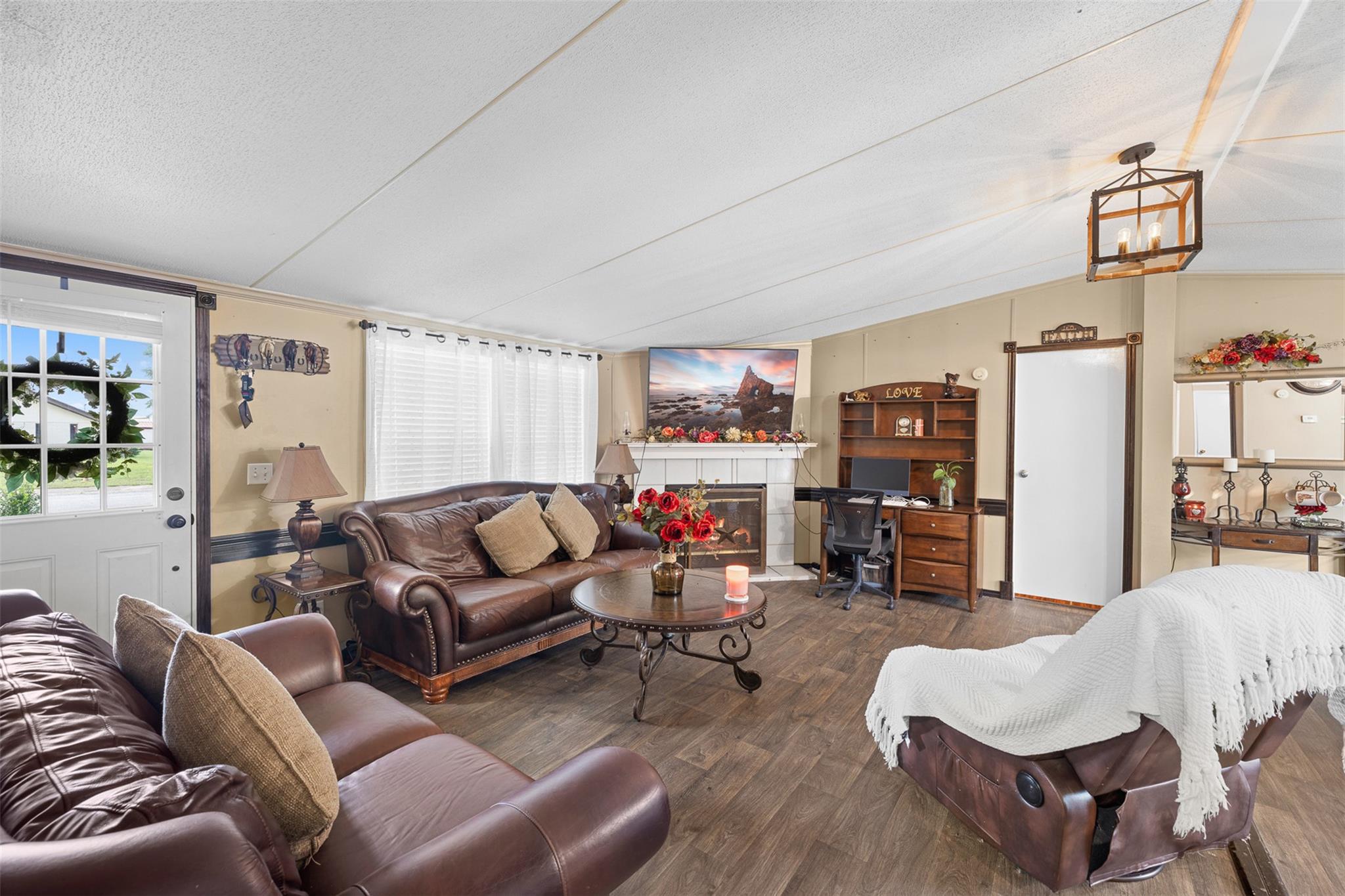 857 E Guadalupe St, La Grange, TX 78945