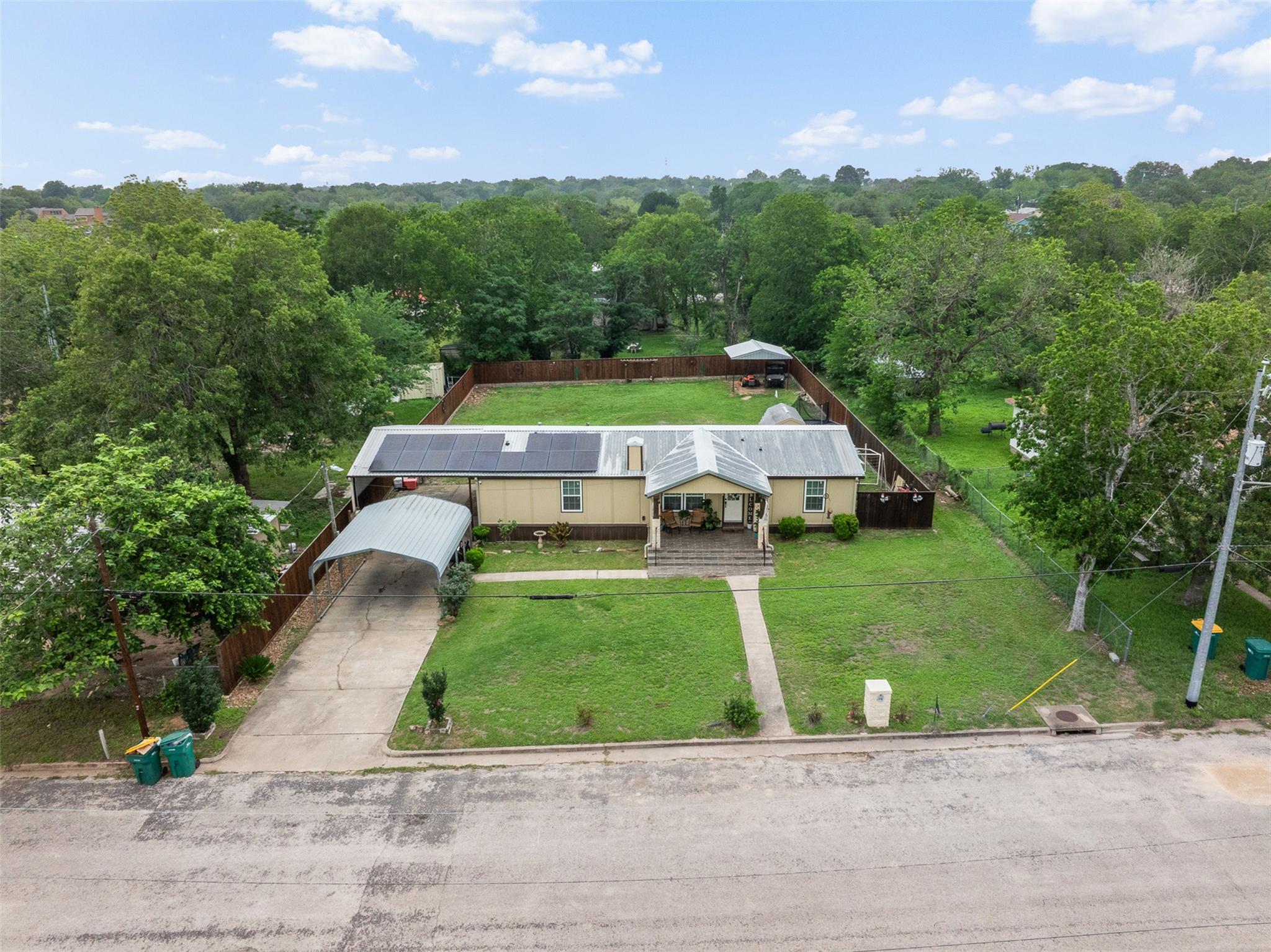 857 E Guadalupe St, La Grange, TX 78945