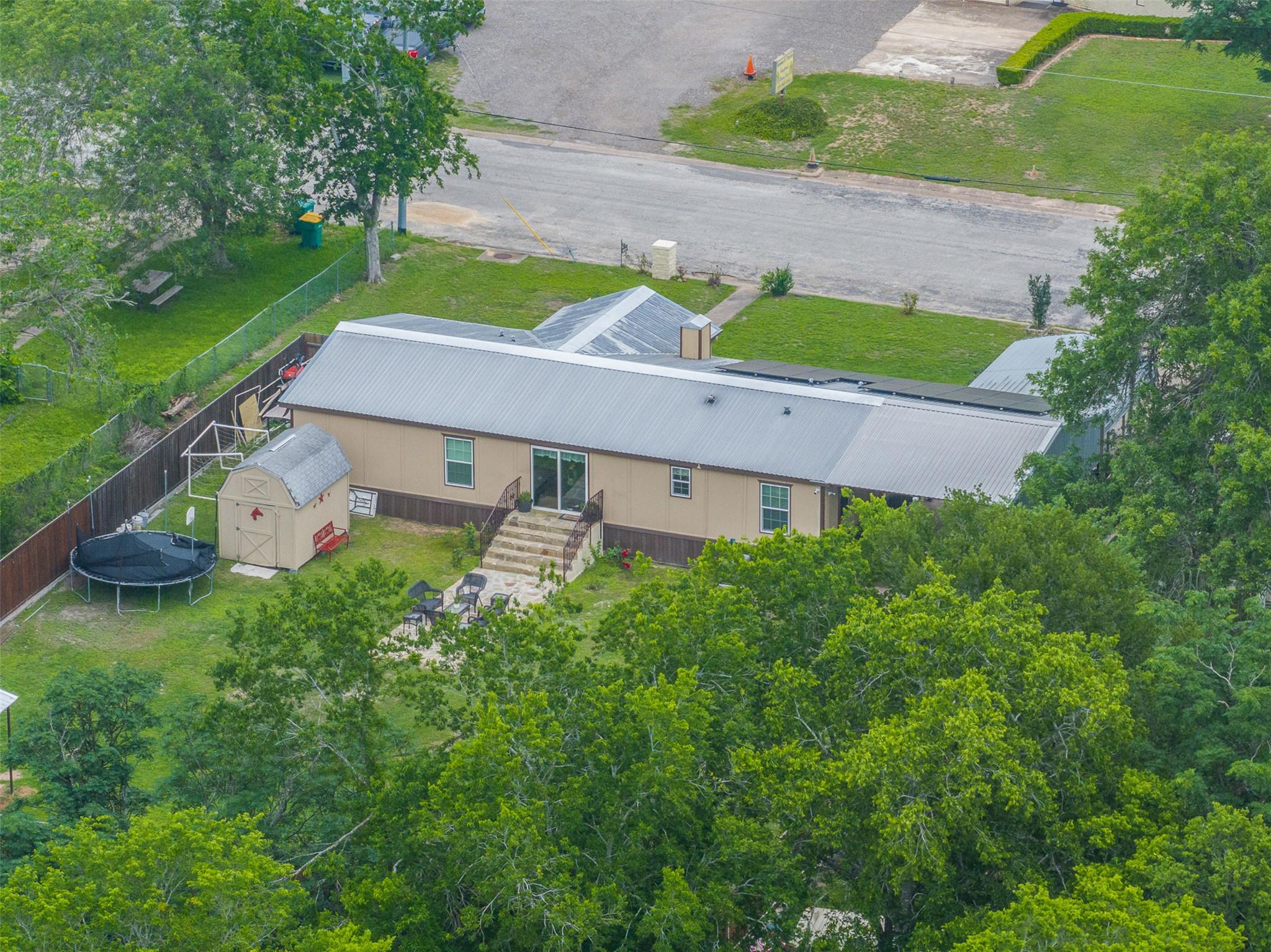 857 E Guadalupe St, La Grange, TX 78945