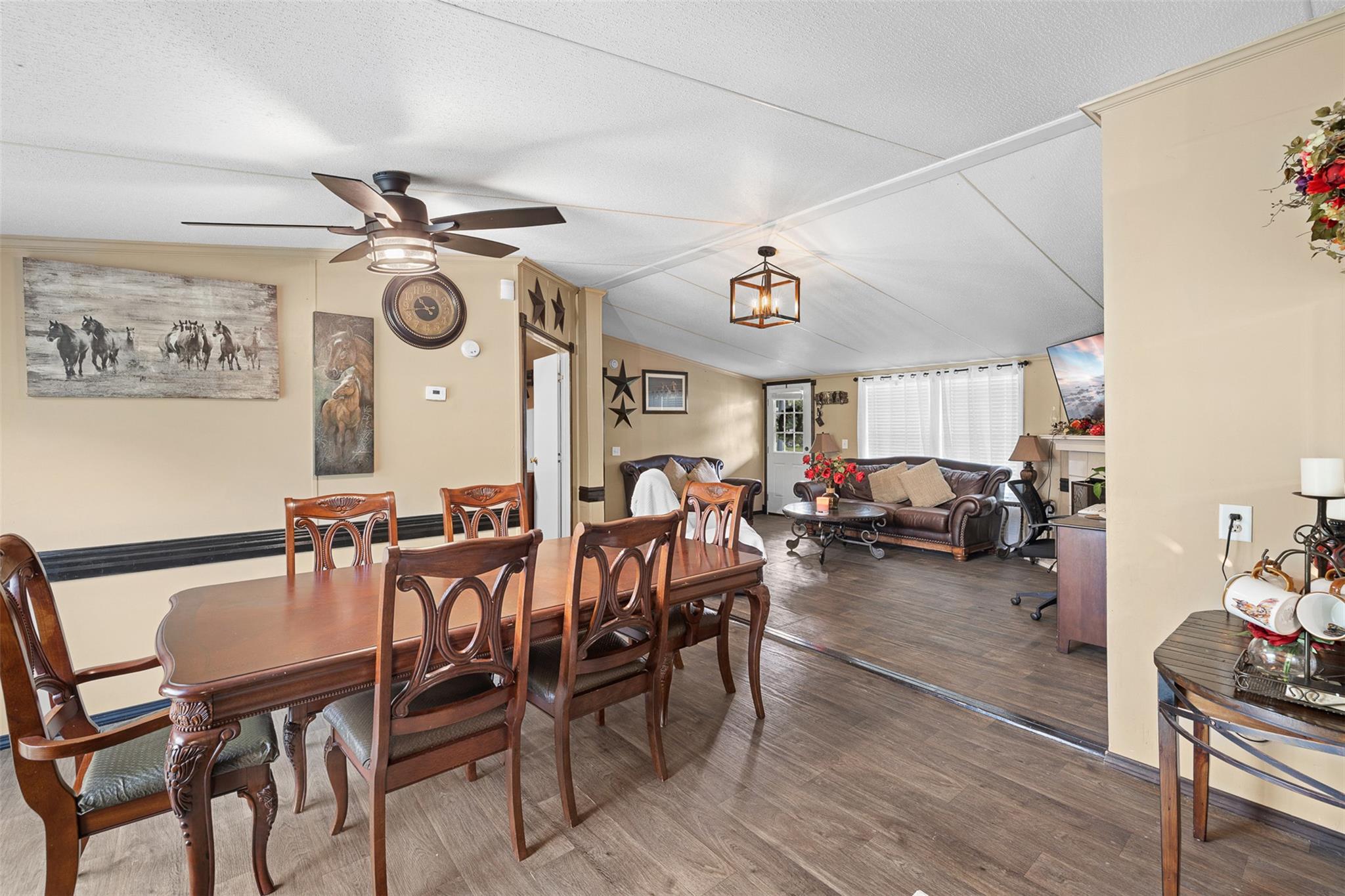 857 E Guadalupe St, La Grange, TX 78945