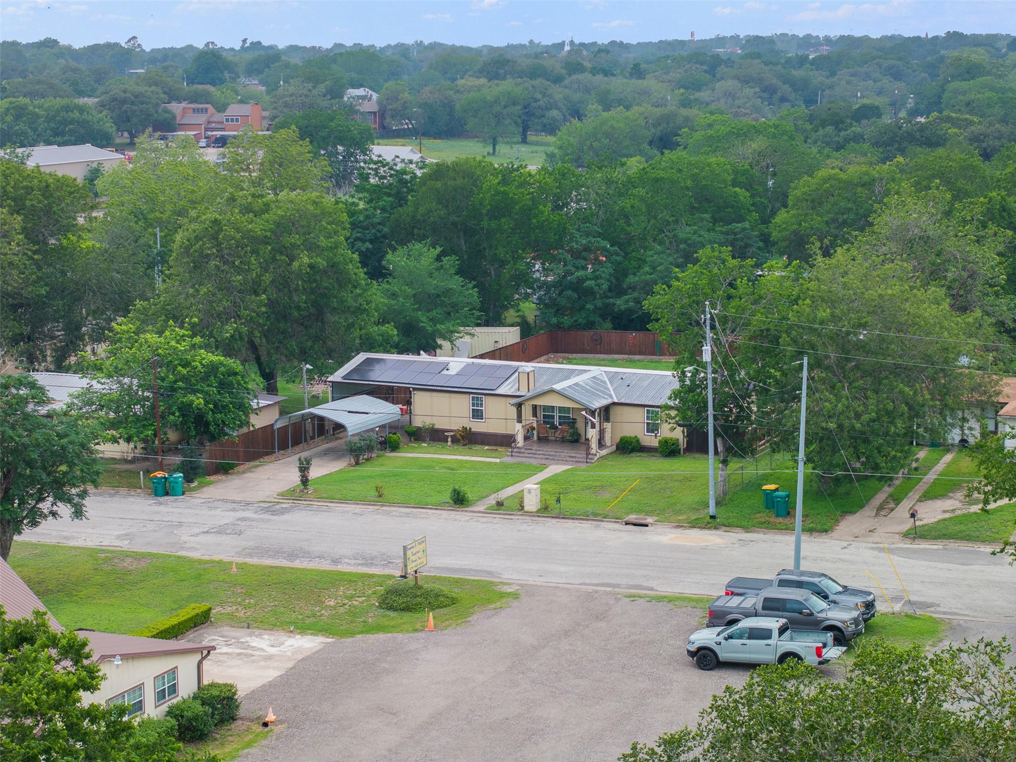 857 E Guadalupe St, La Grange, TX 78945