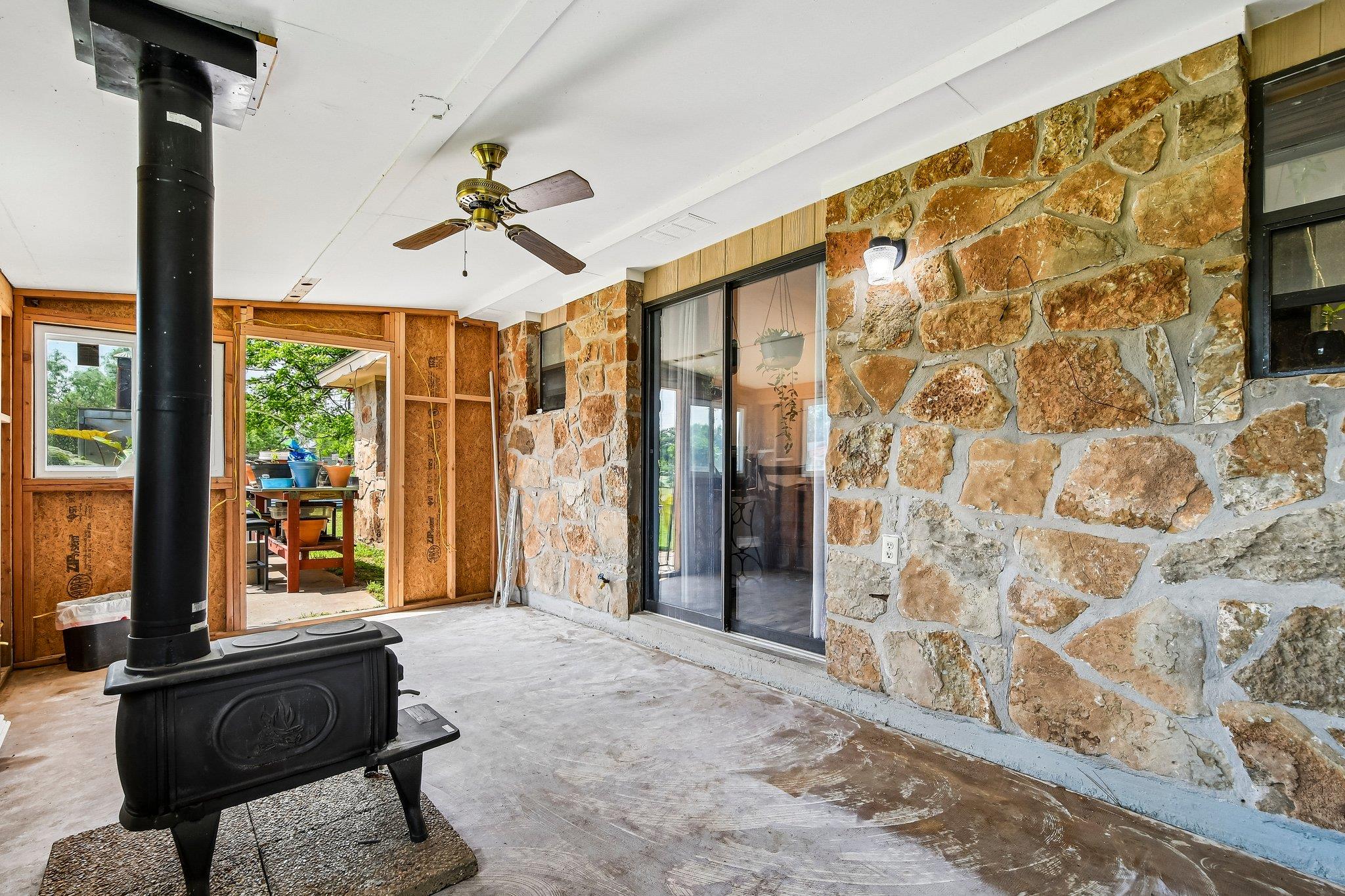 115 Mountain View Dr, Burnet, TX 78611