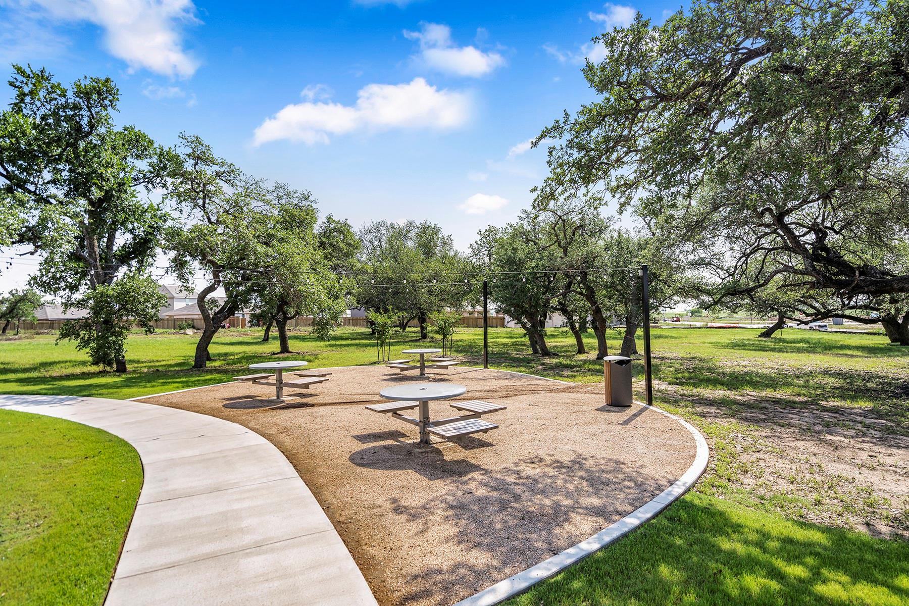 120 Morrison Dr, Jarrell, TX 76537