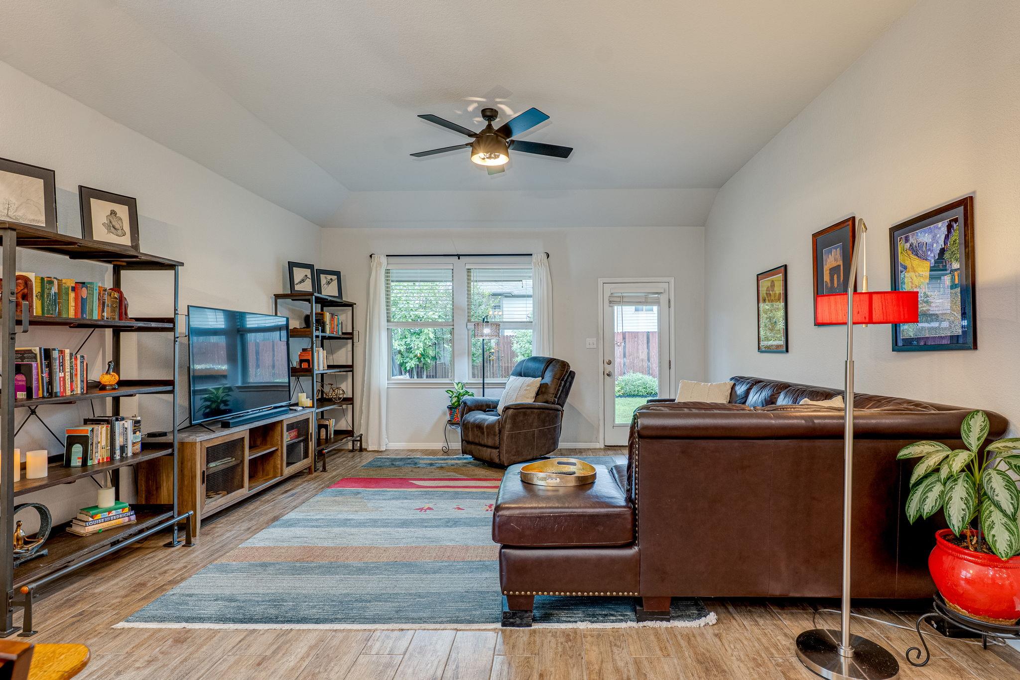 1009 Goldilocks Ln, Manchaca, TX 78652