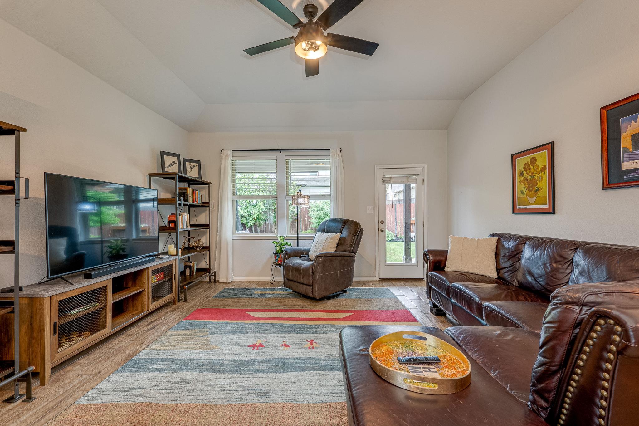 1009 Goldilocks Ln, Manchaca, TX 78652
