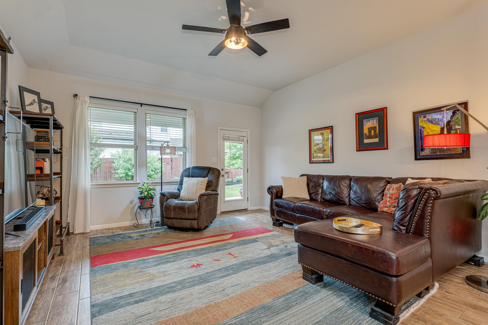 1009 Goldilocks Ln, Manchaca, TX 78652