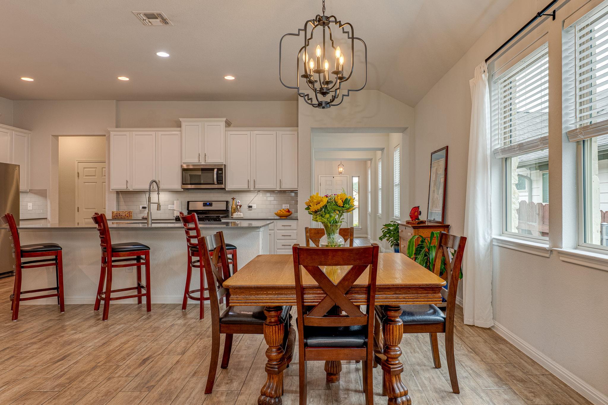 1009 Goldilocks Ln, Manchaca, TX 78652
