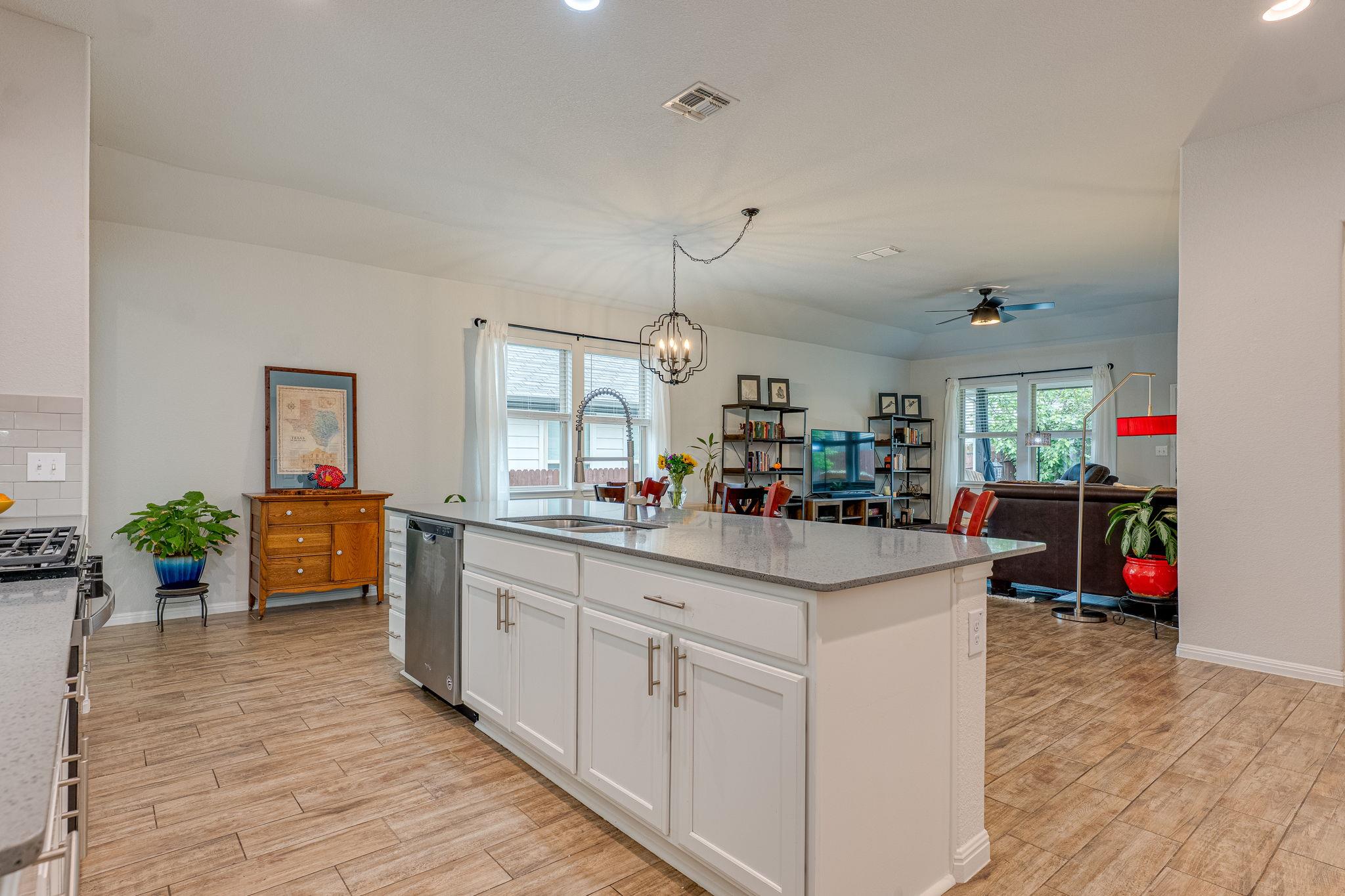 1009 Goldilocks Ln, Manchaca, TX 78652