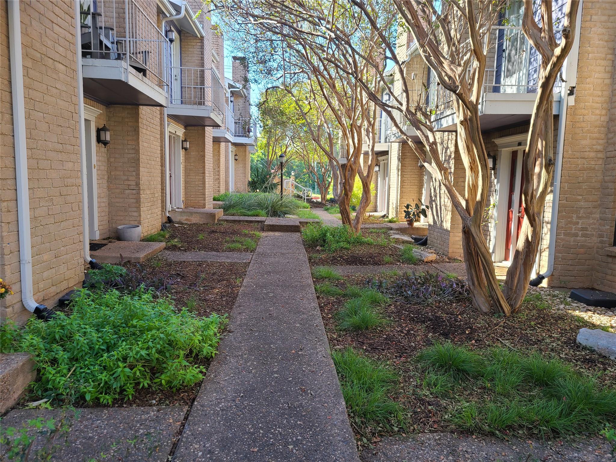 824 Banister Ln, Austin, TX 78704