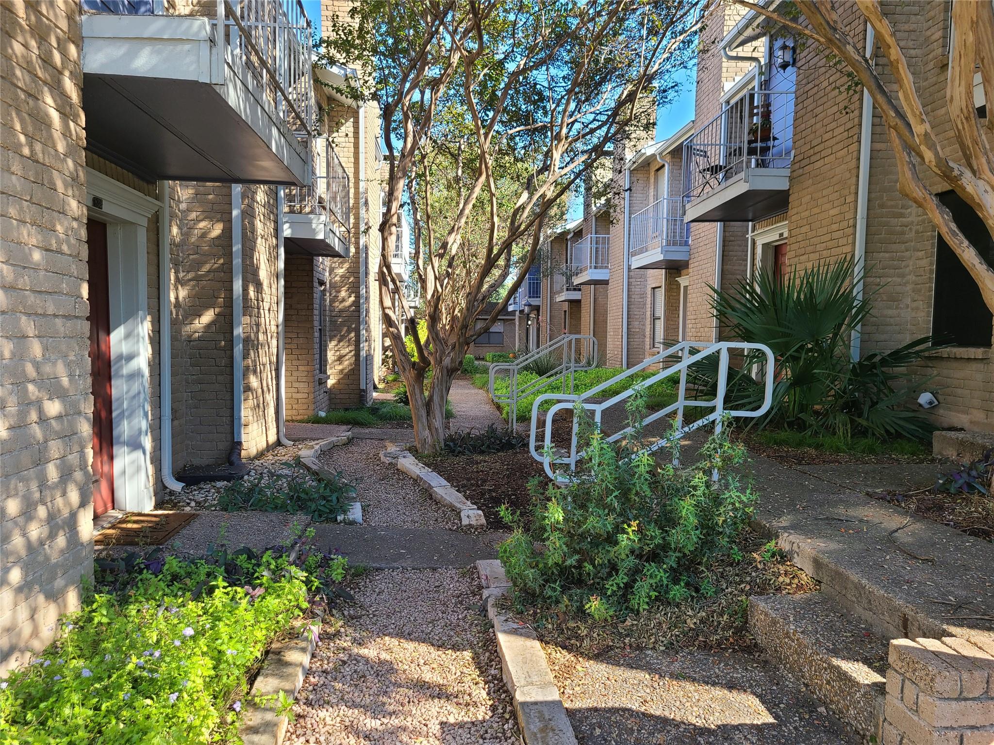 824 Banister Ln, Austin, TX 78704