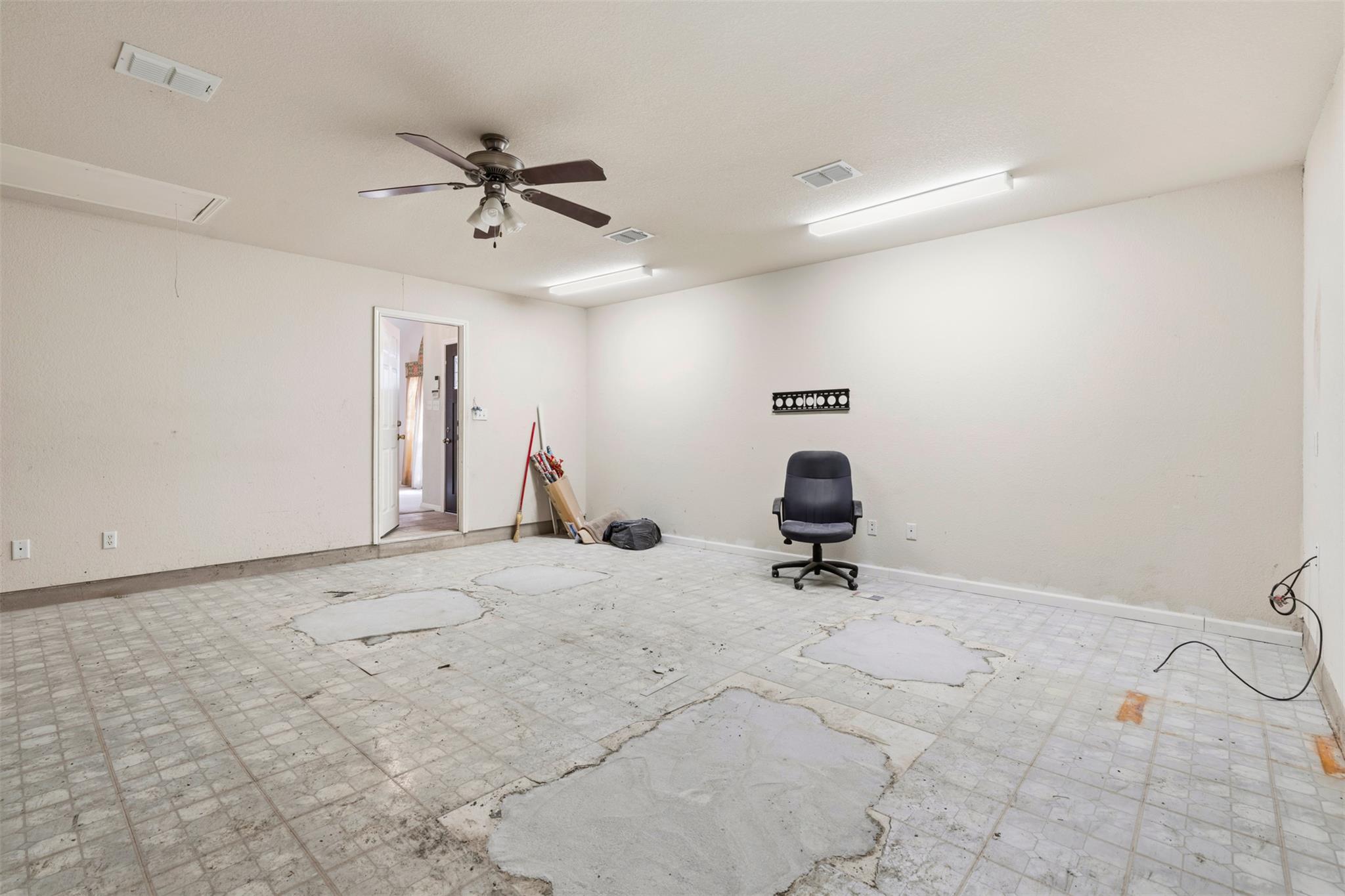 1156 Woodlands Dr, Kyle, TX 78640