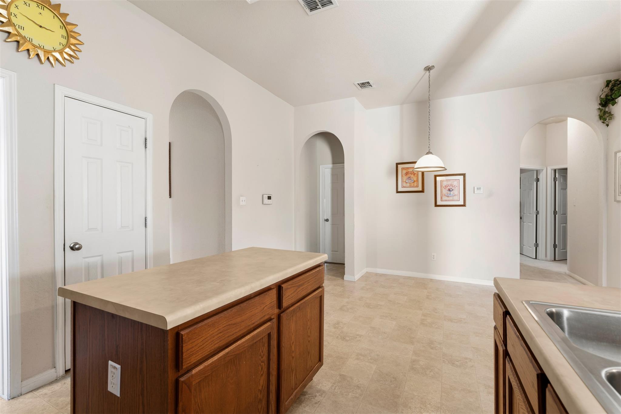 1156 Woodlands Dr, Kyle, TX 78640