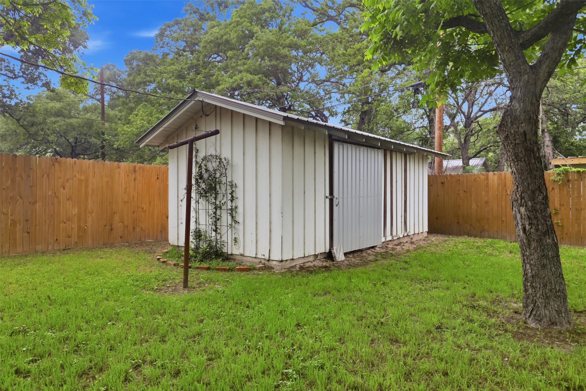 306 Erie Ave, Rockdale, TX 76567