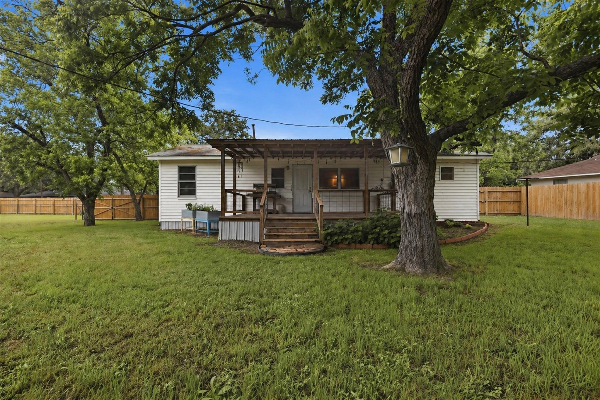 306 Erie Ave, Rockdale, TX 76567