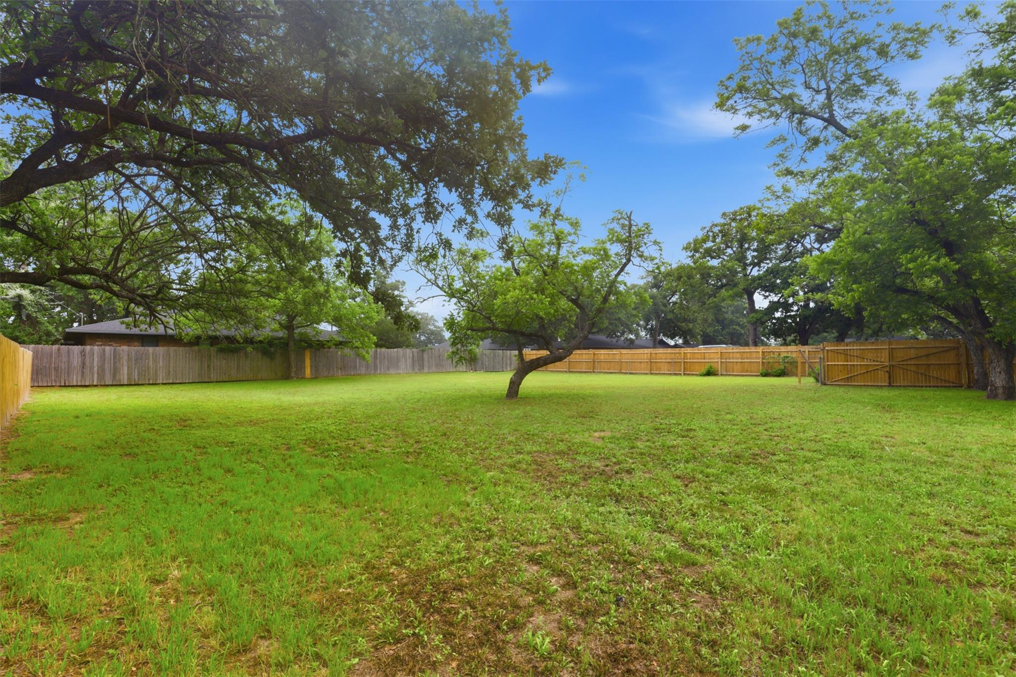 306 Erie Ave, Rockdale, TX 76567