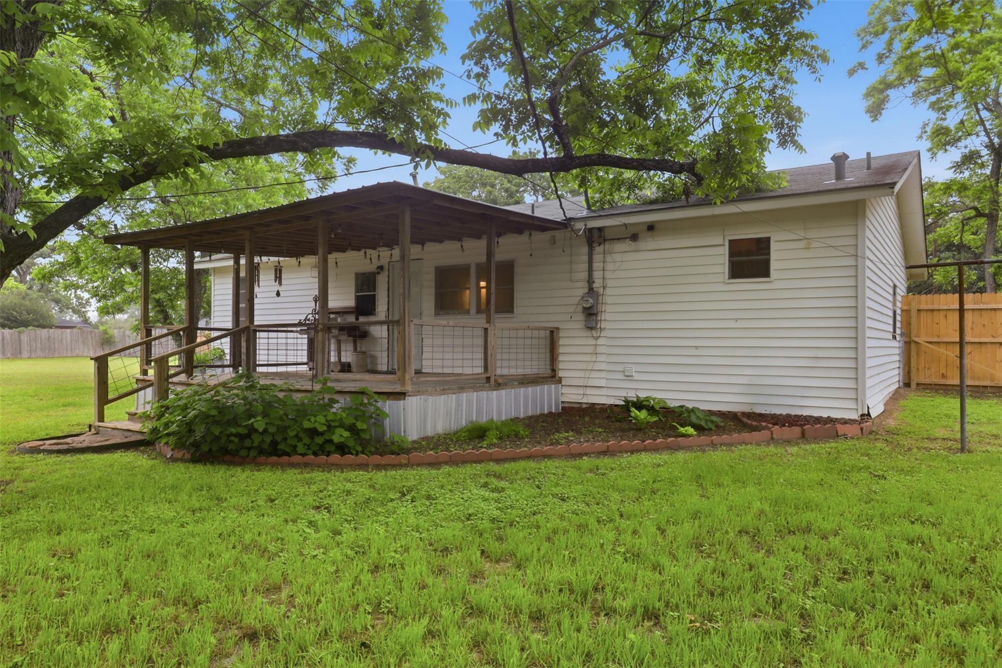 306 Erie Ave, Rockdale, TX 76567
