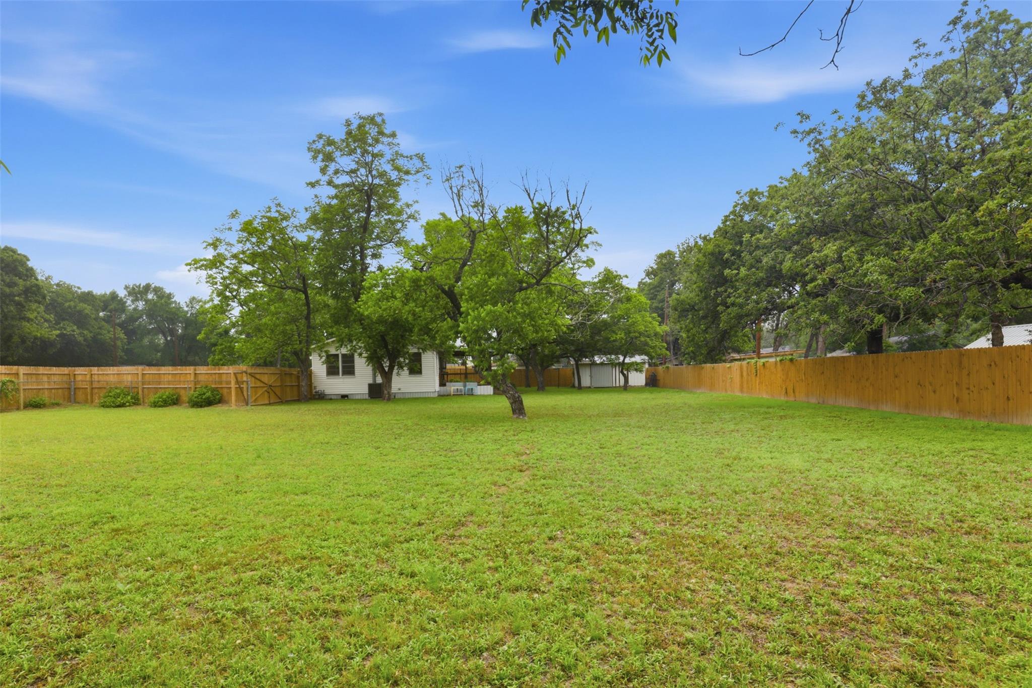 306 Erie Ave, Rockdale, TX 76567