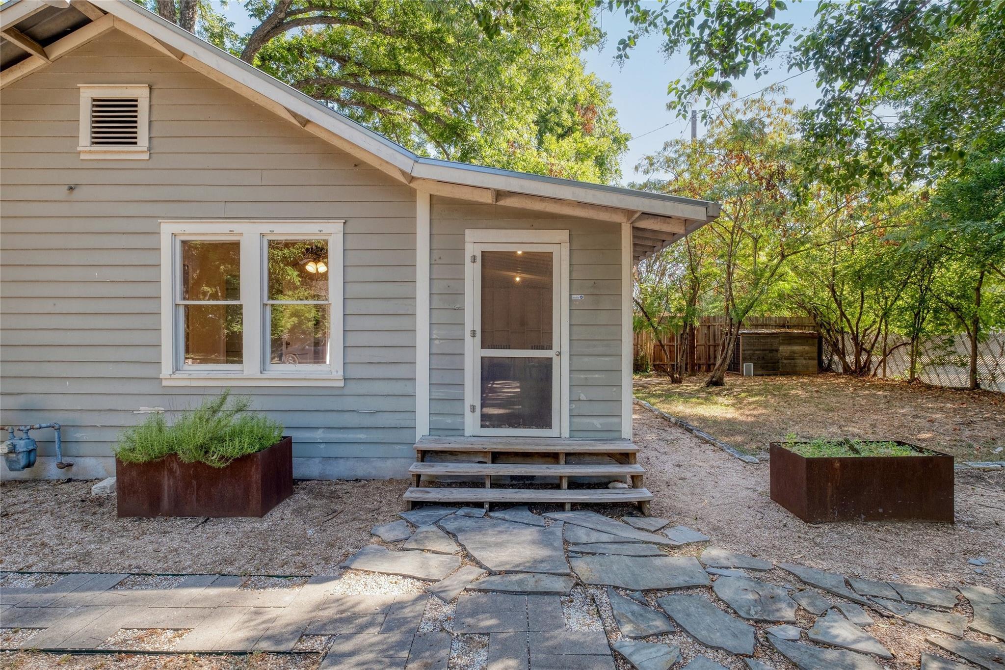 708 & 712 Nowotny Ln, Austin, TX 78702