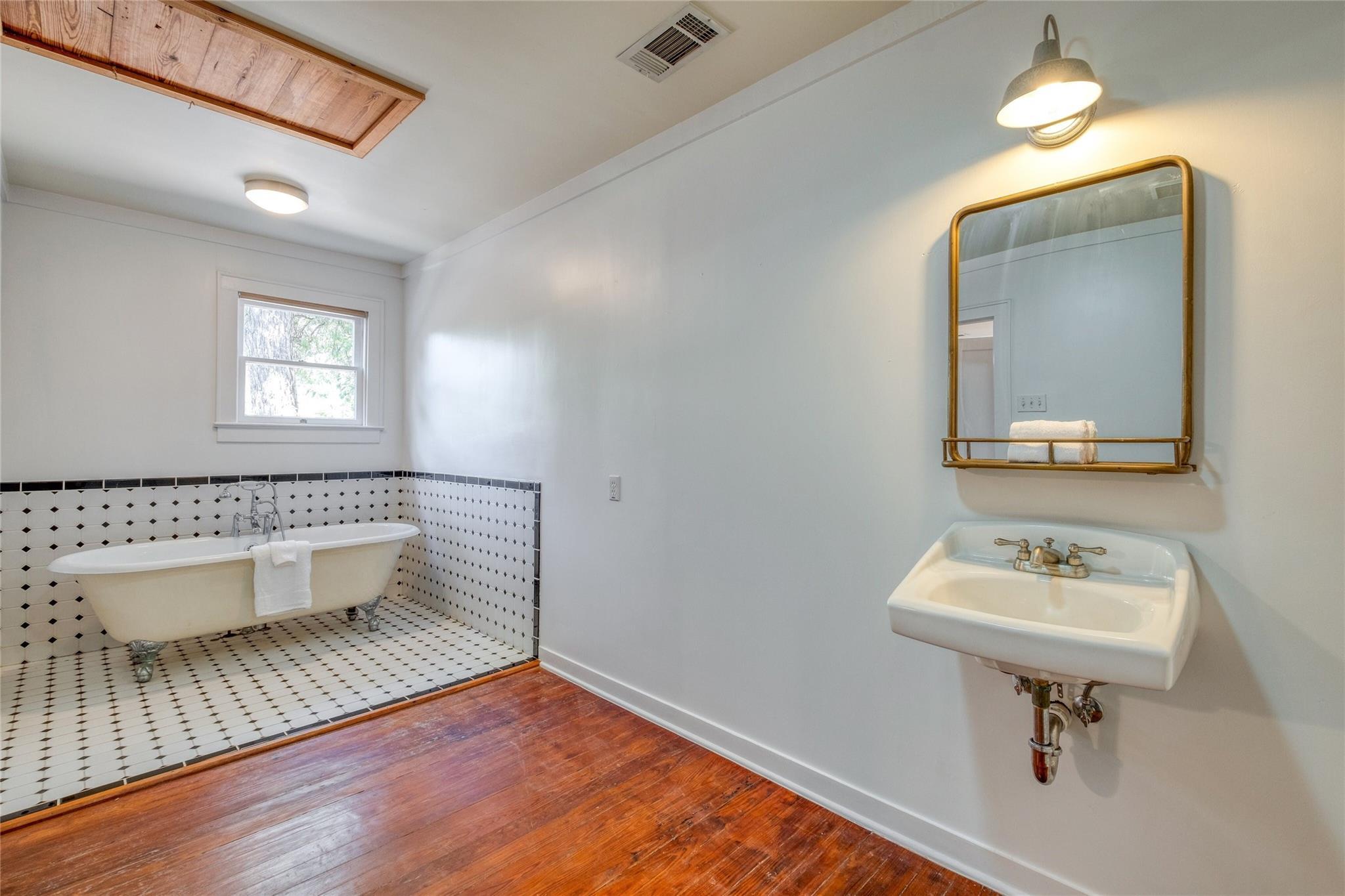708 & 712 Nowotny Ln, Austin, TX 78702